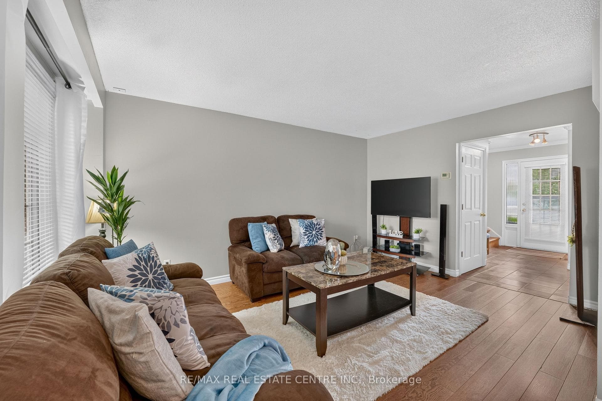 23 Burbank Crescent photo 13