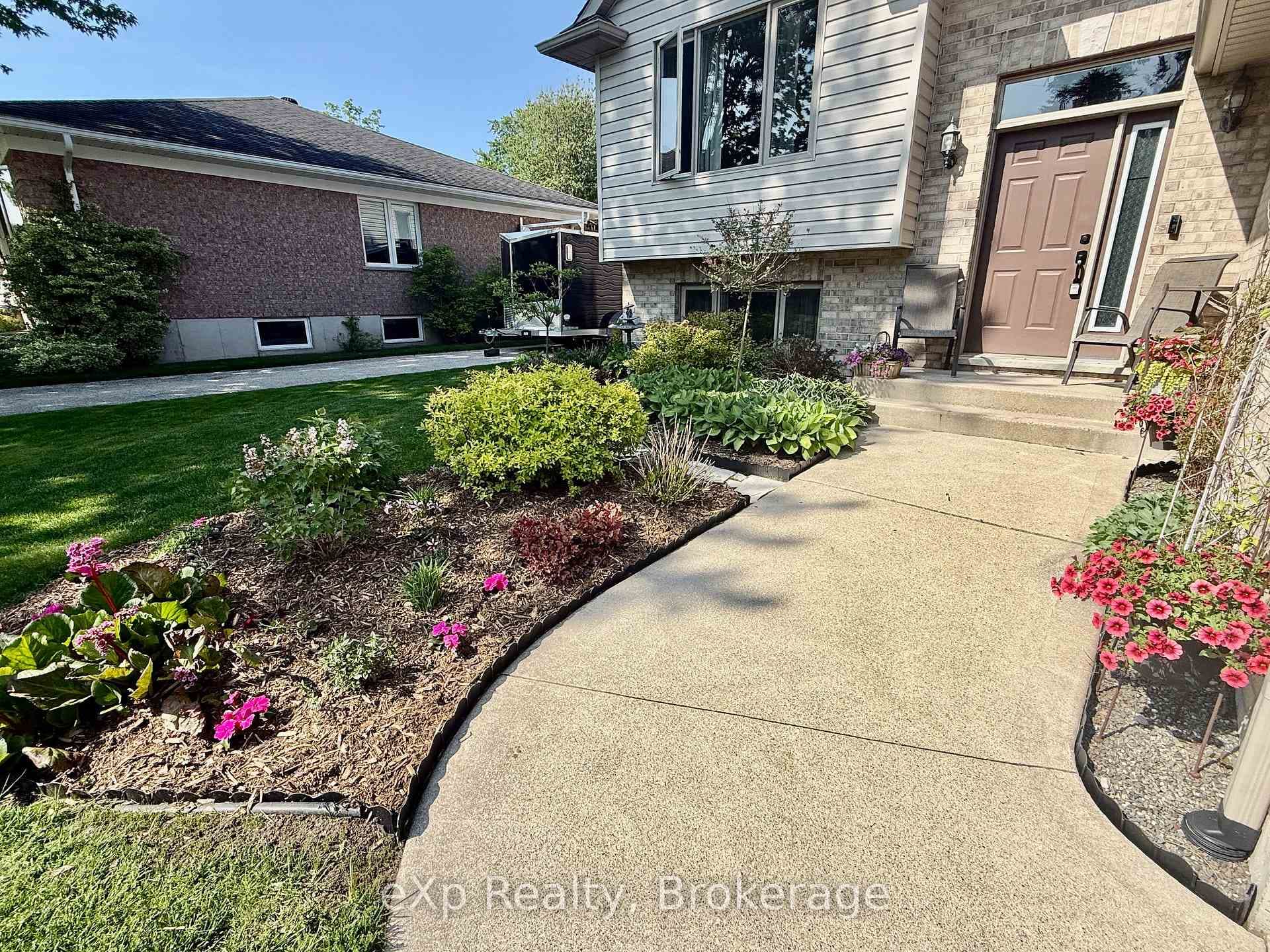 701 Alma Street photo 8