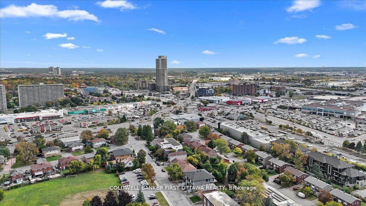 560 QUEEN MARY Street photo 49