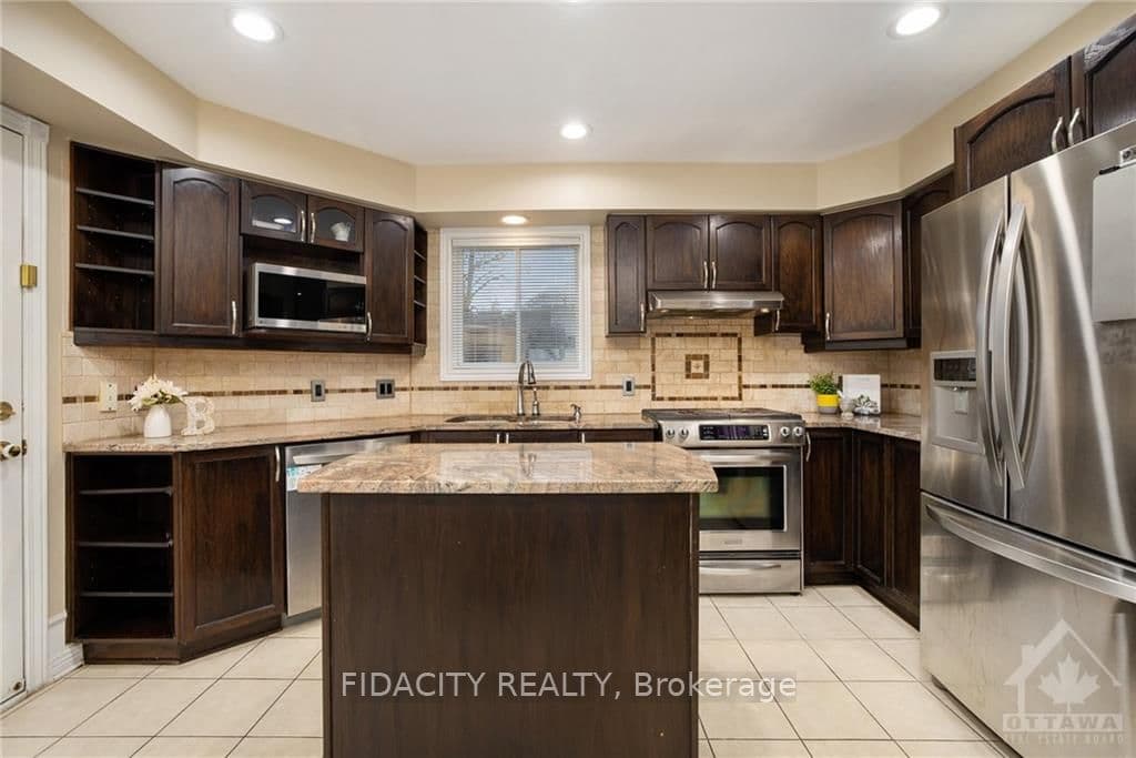 8 DRYSDALE Street photo 14