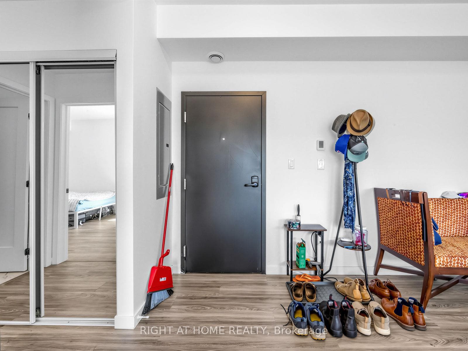 148 Glenlake Avenue Unit #8 photo 13