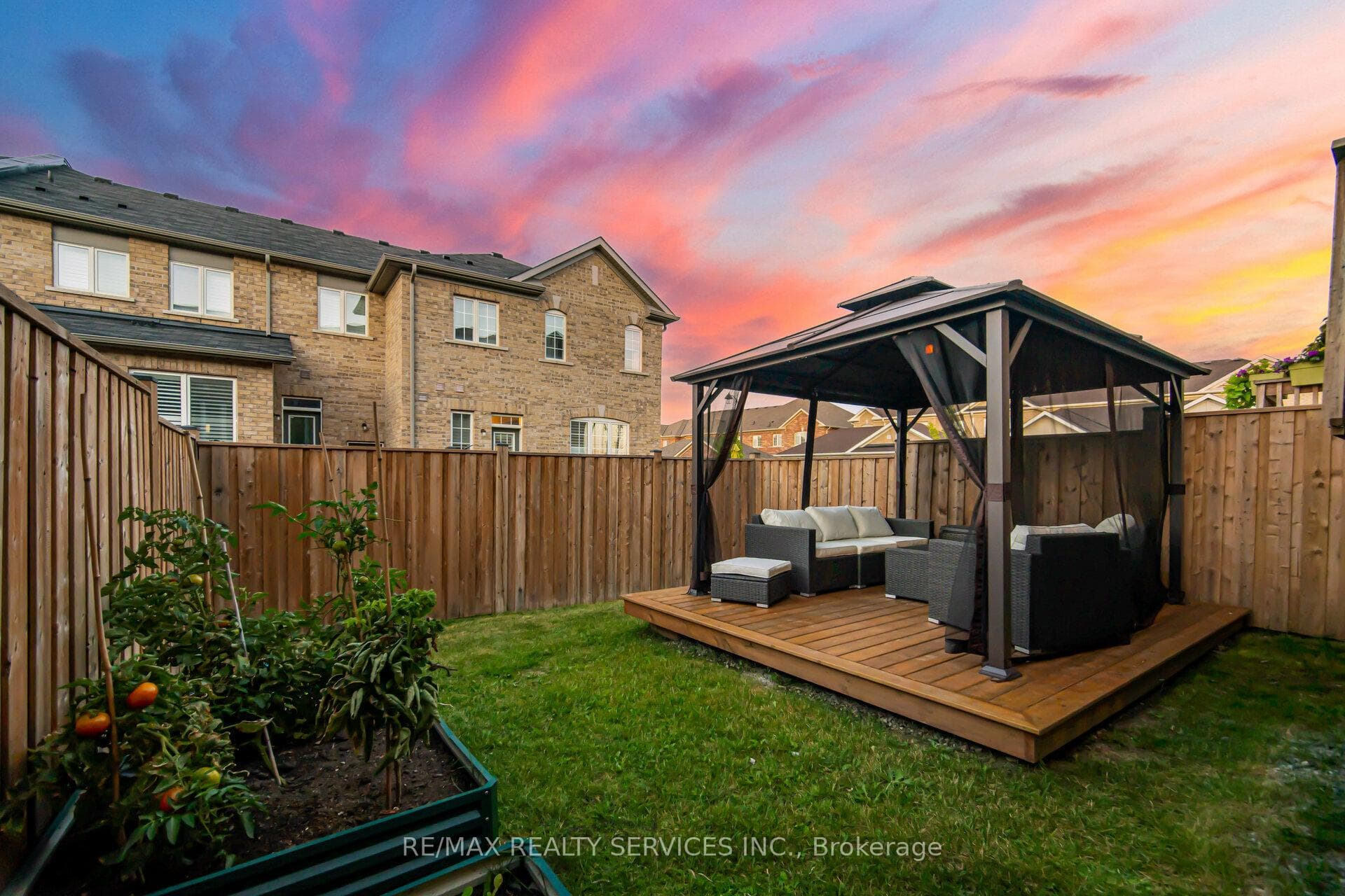 127 Holbrook Court photo 33