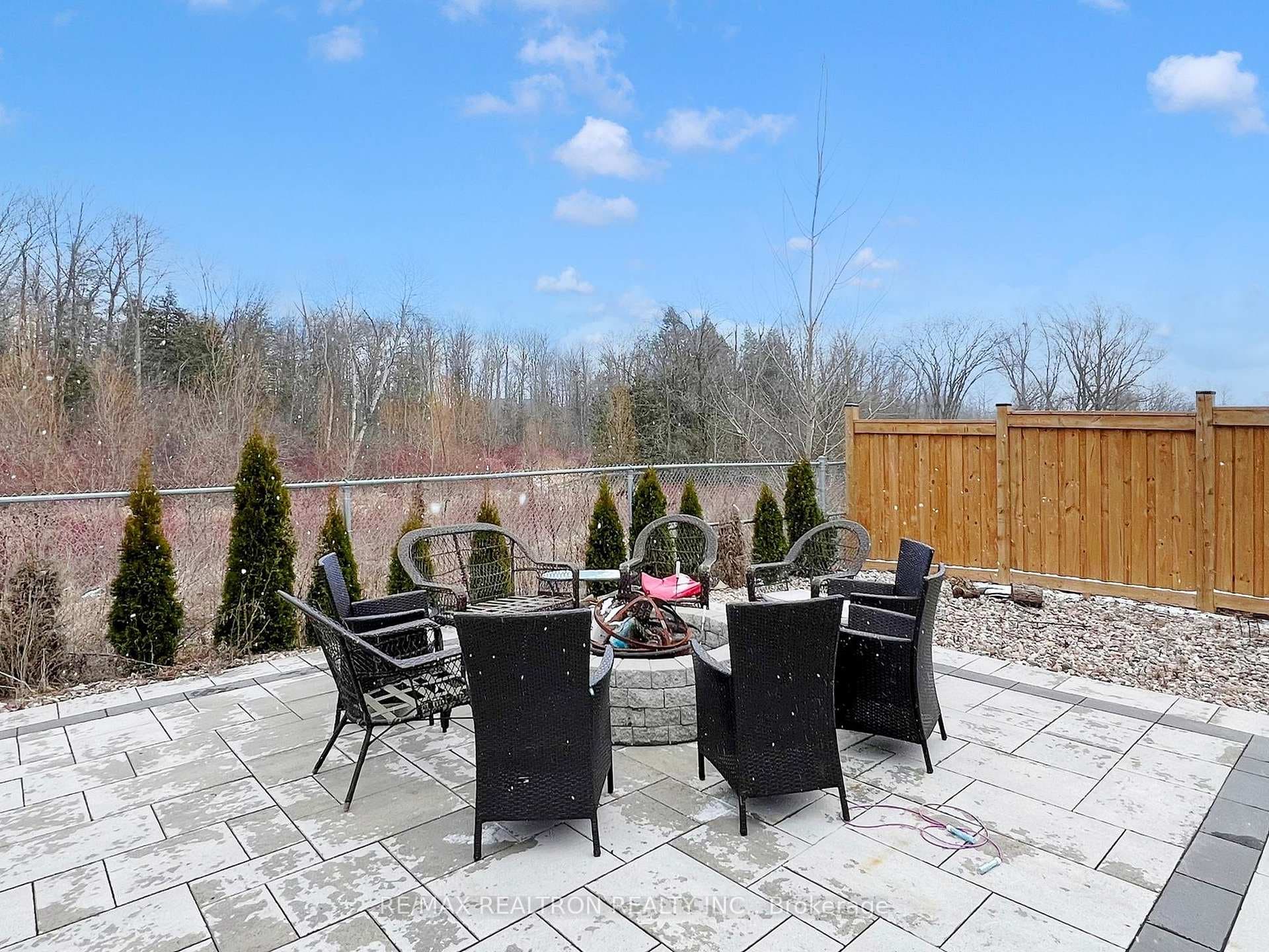 2445 Equestrian Crescent photo 31
