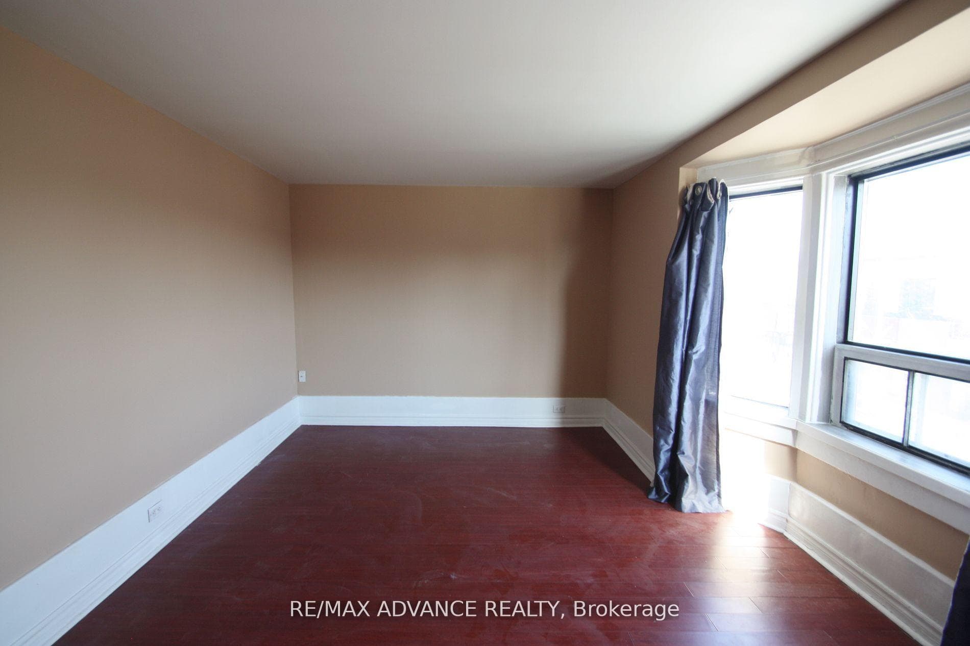 572 Danforth Avenue Unit 3rd Flr photo 24