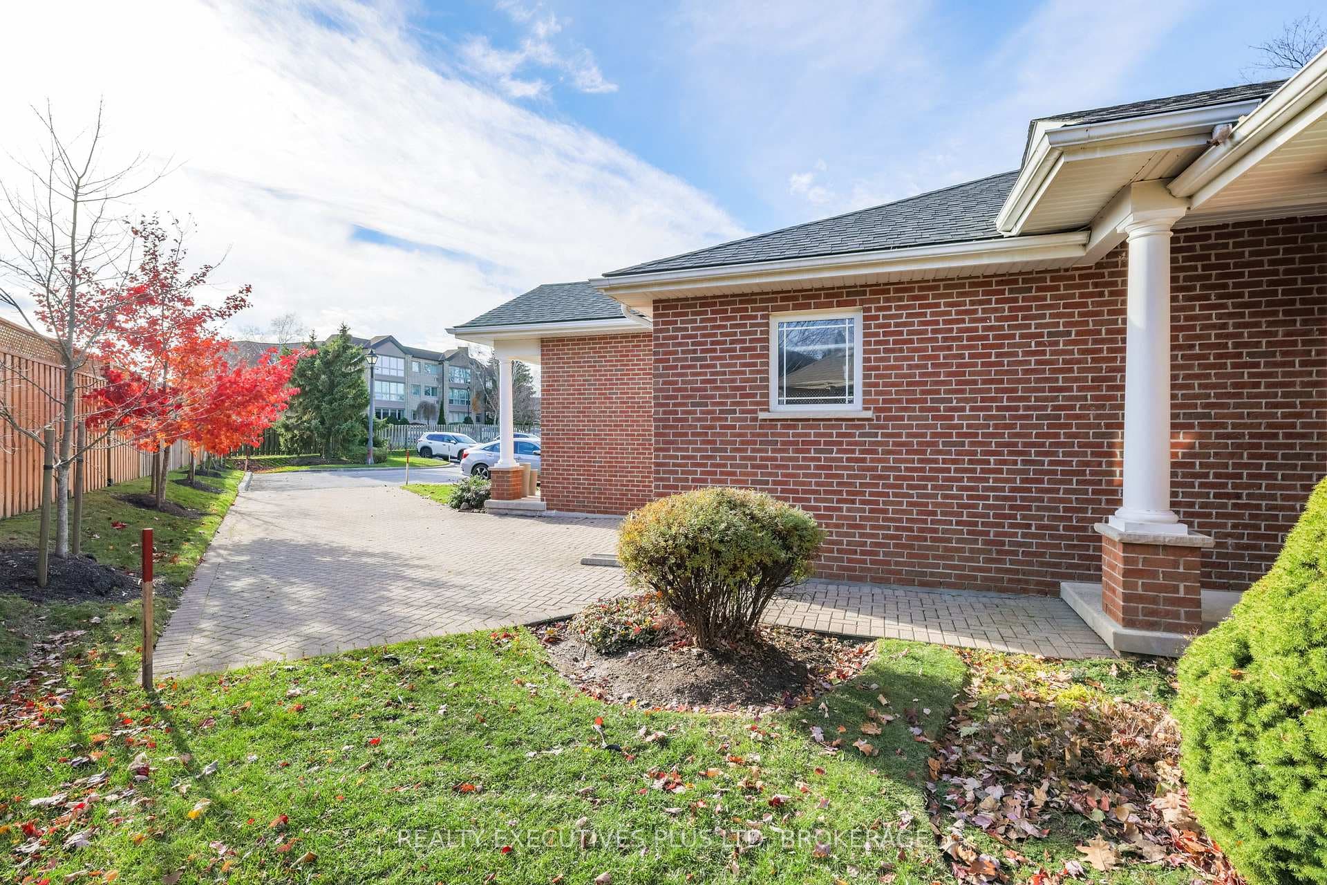 Double driveway and single car garage