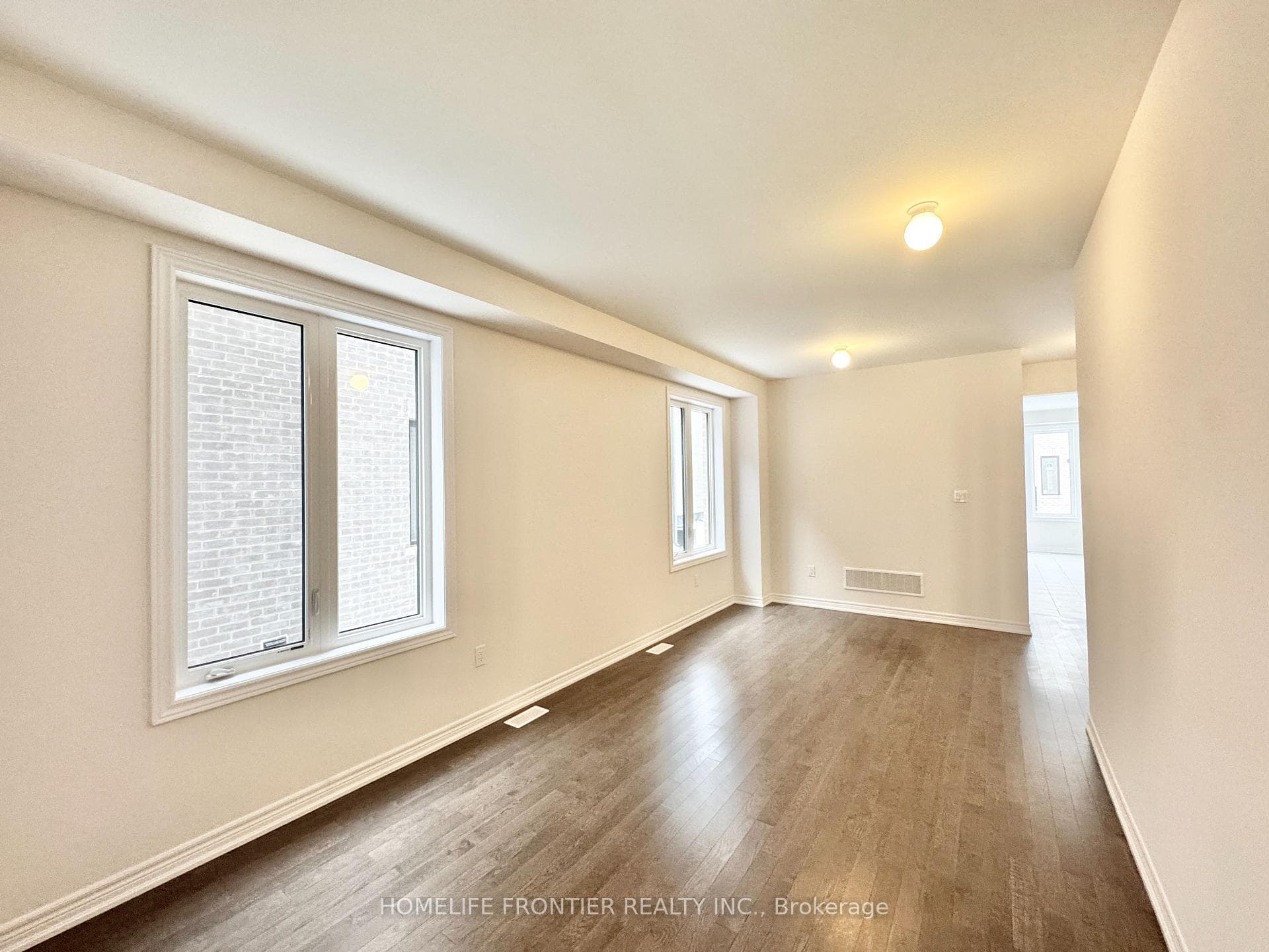 879 Plum Place photo 4