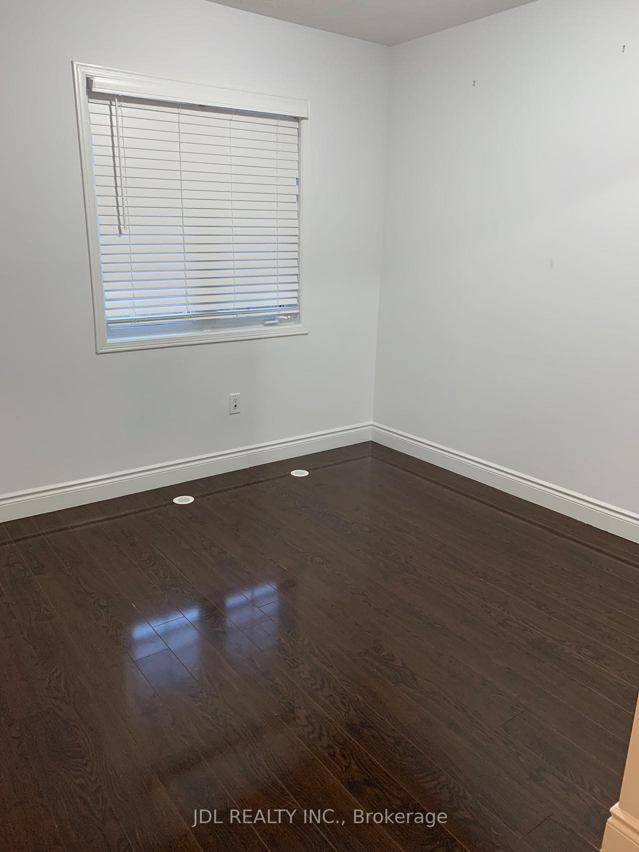 106 Burgess Crescent photo 7