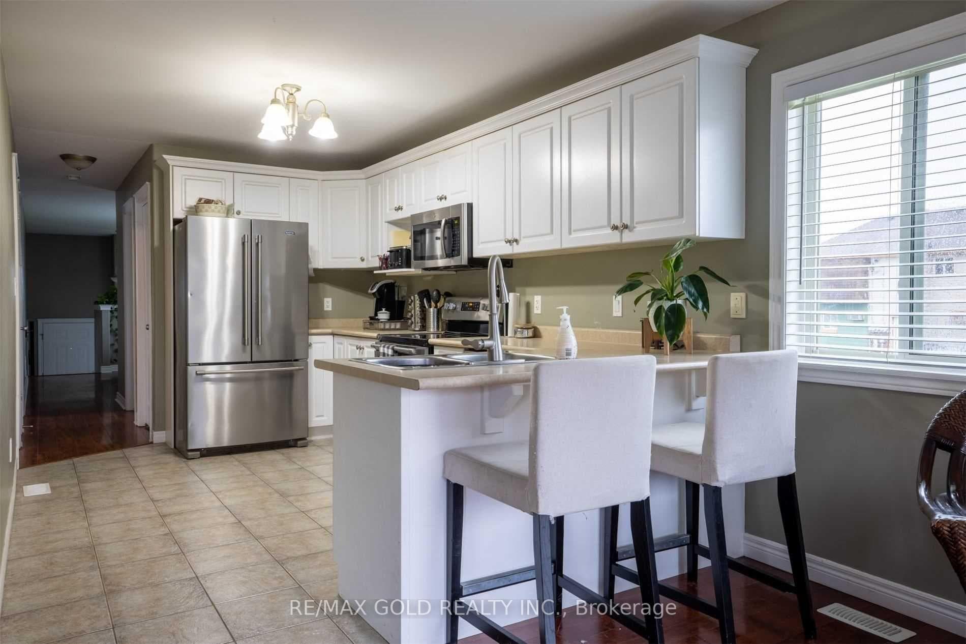 11 Rose Avenue photo 6