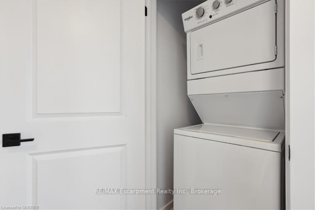 470 DUNDAS Street Unit 423 photo 17