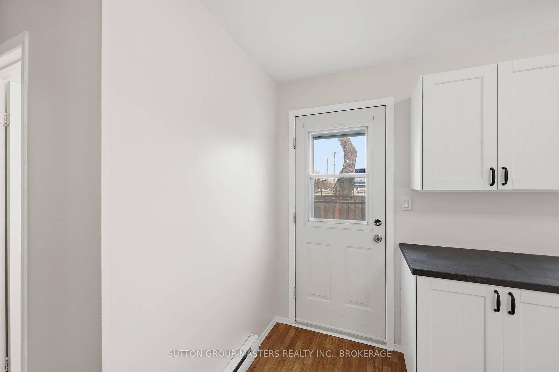 182 Rosemund Crescent photo 14