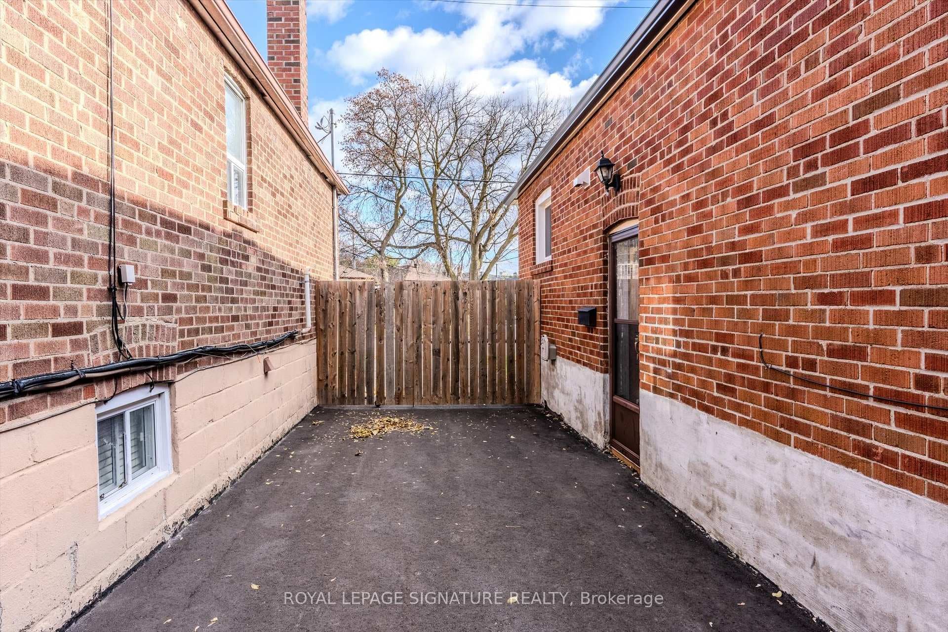 136 Meighen Avenue photo 11