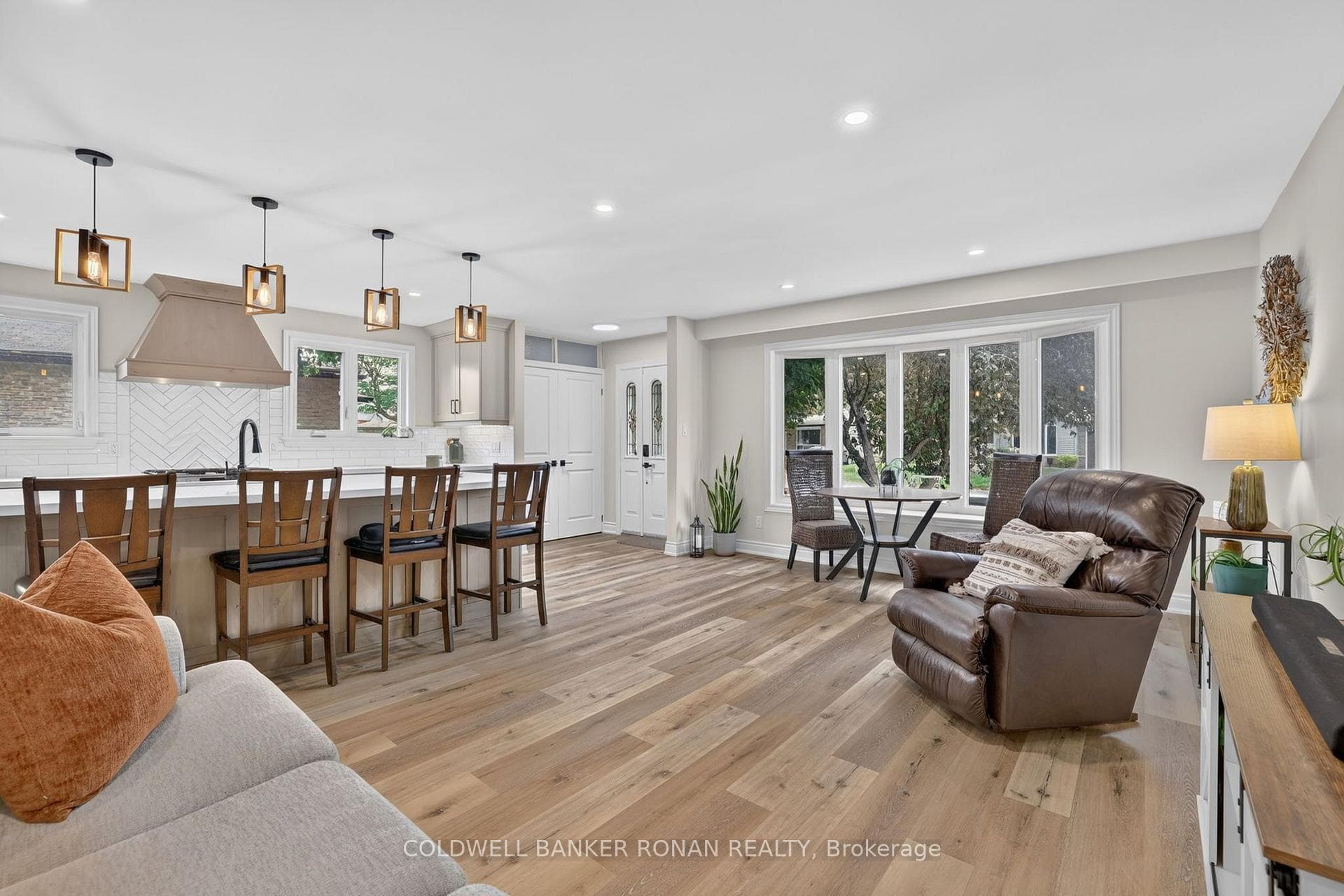281 Tupper Boulevard photo 18