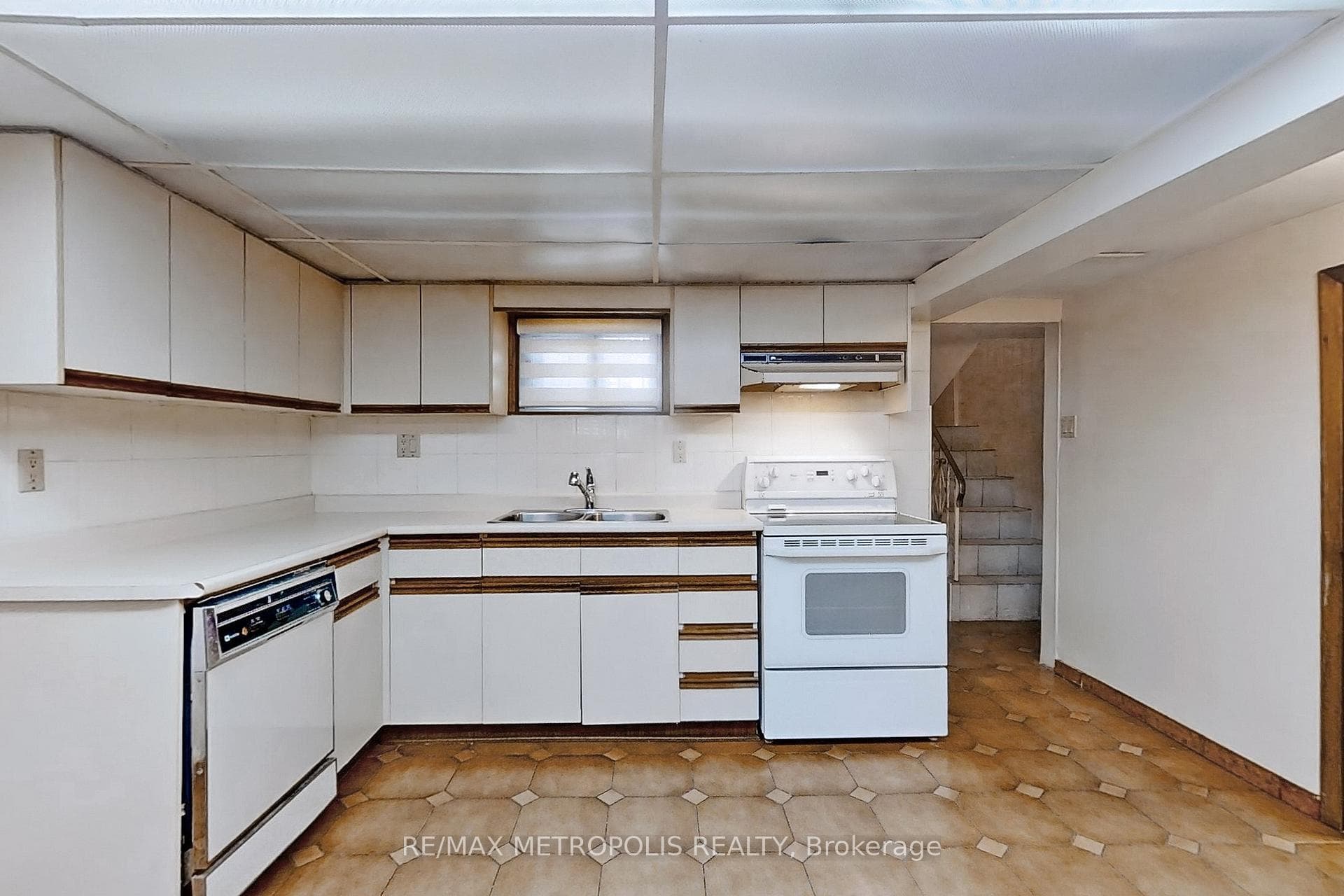 166 Harvie Avenue photo 28