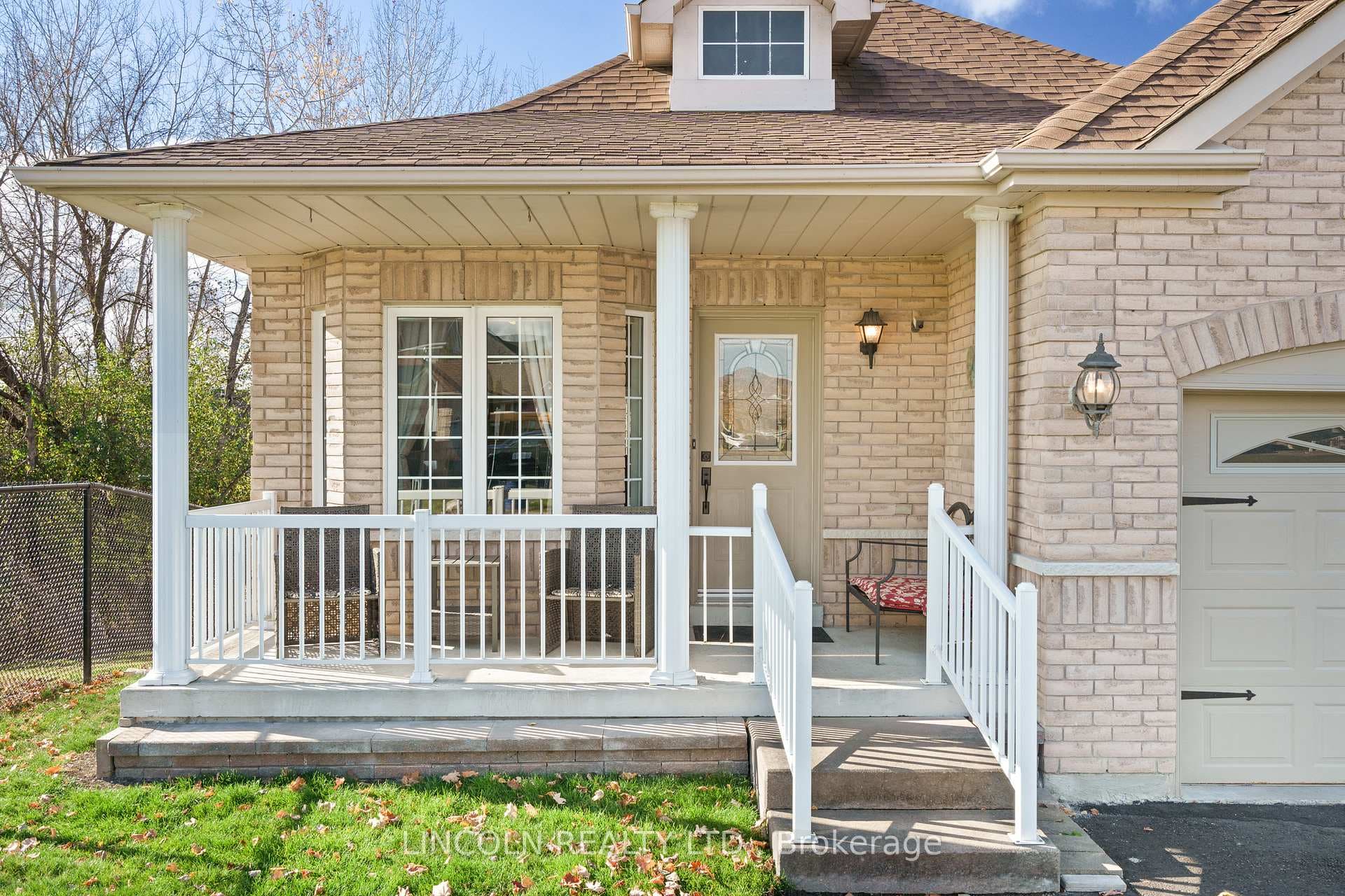 18 Glendower Crescent photo 4