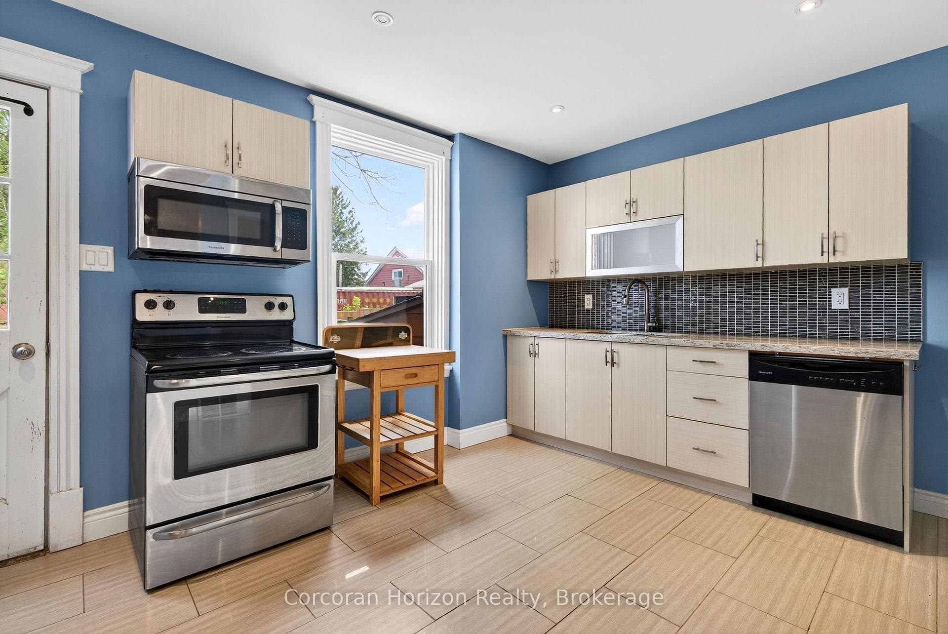 520 John Street photo 20