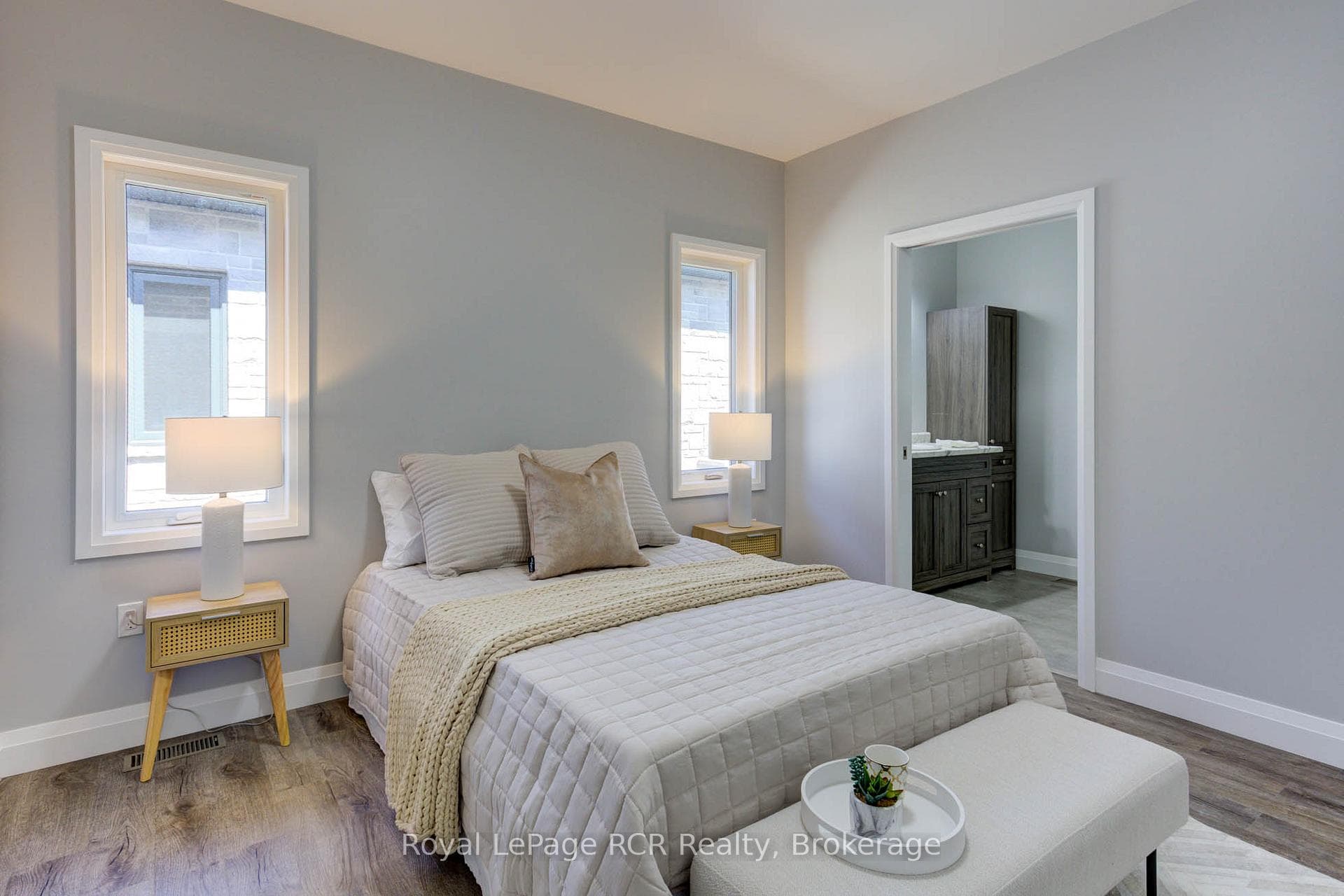 274 Queen Street photo 8