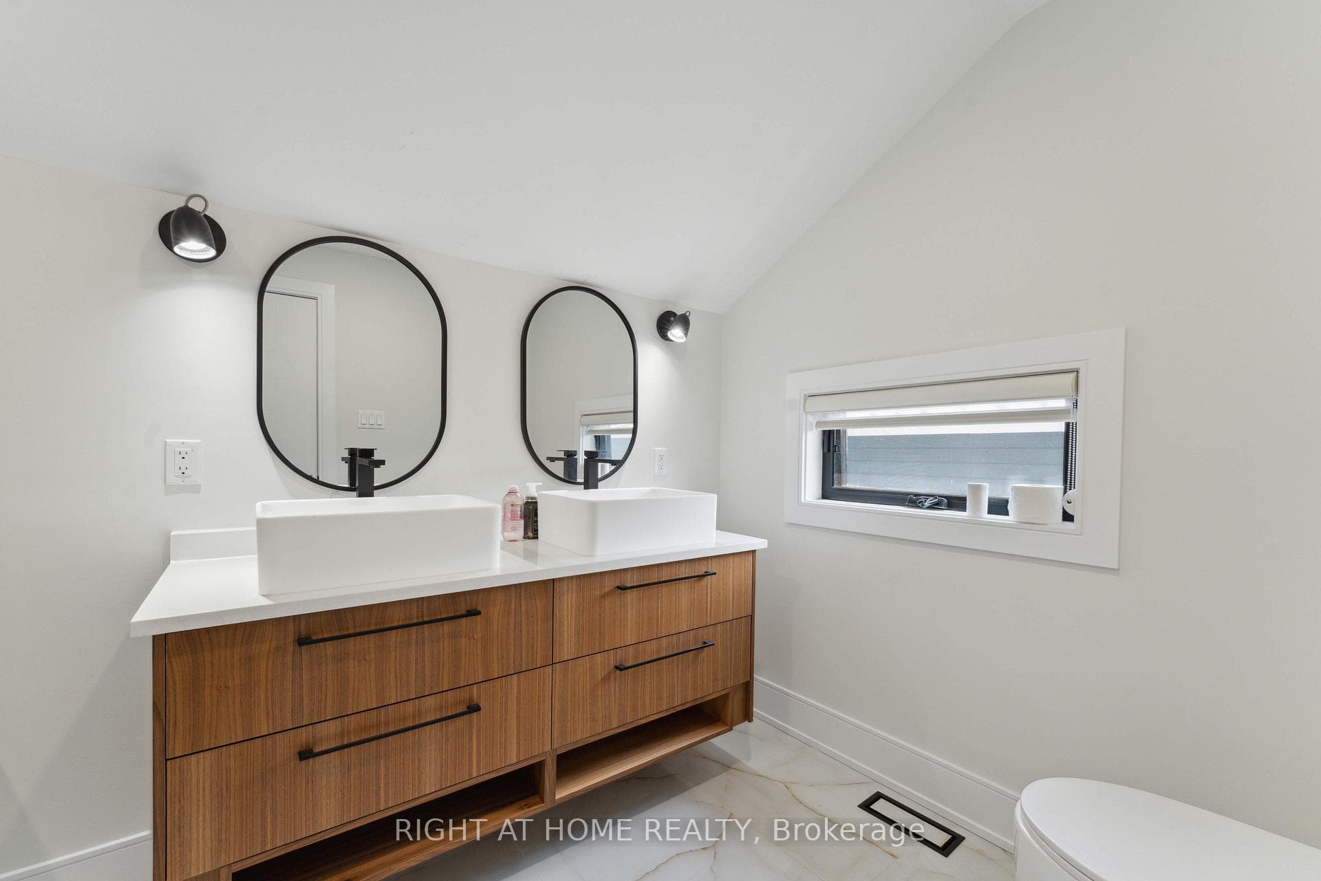 187 Carleton Avenue photo 42