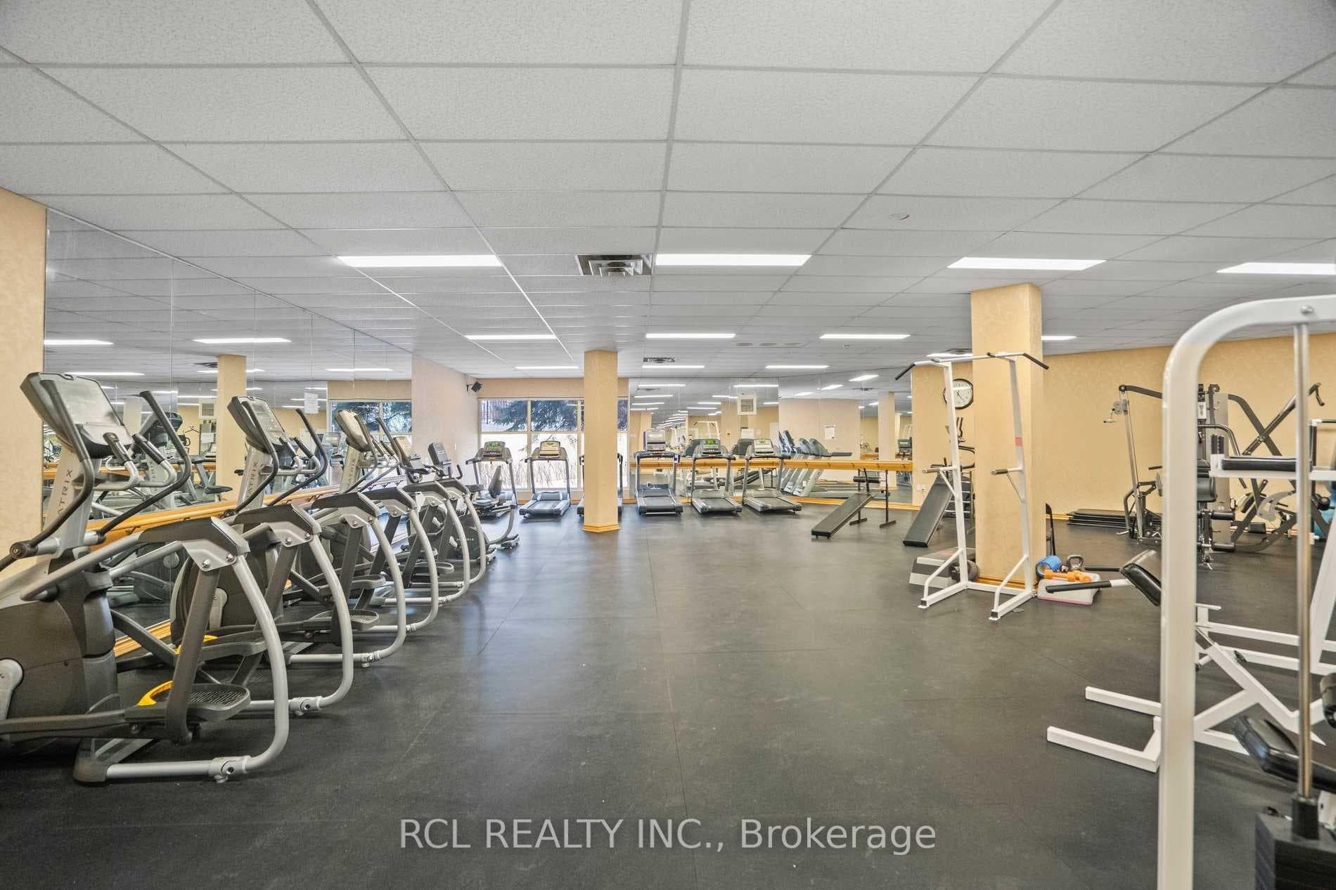 20 Harding Boulevard Unit 301 photo 24