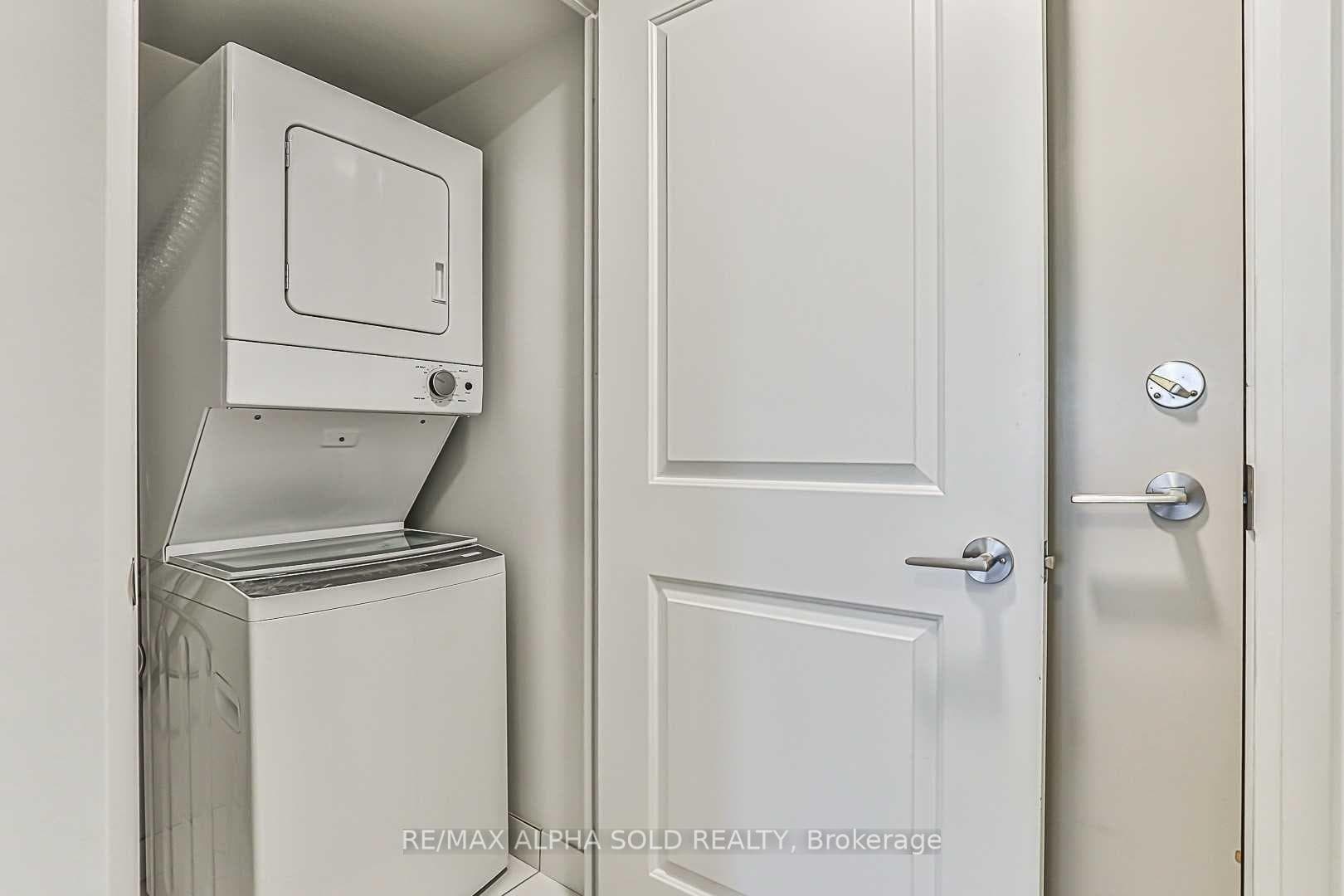 30 Meadowglen Place Unit 604 photo 20