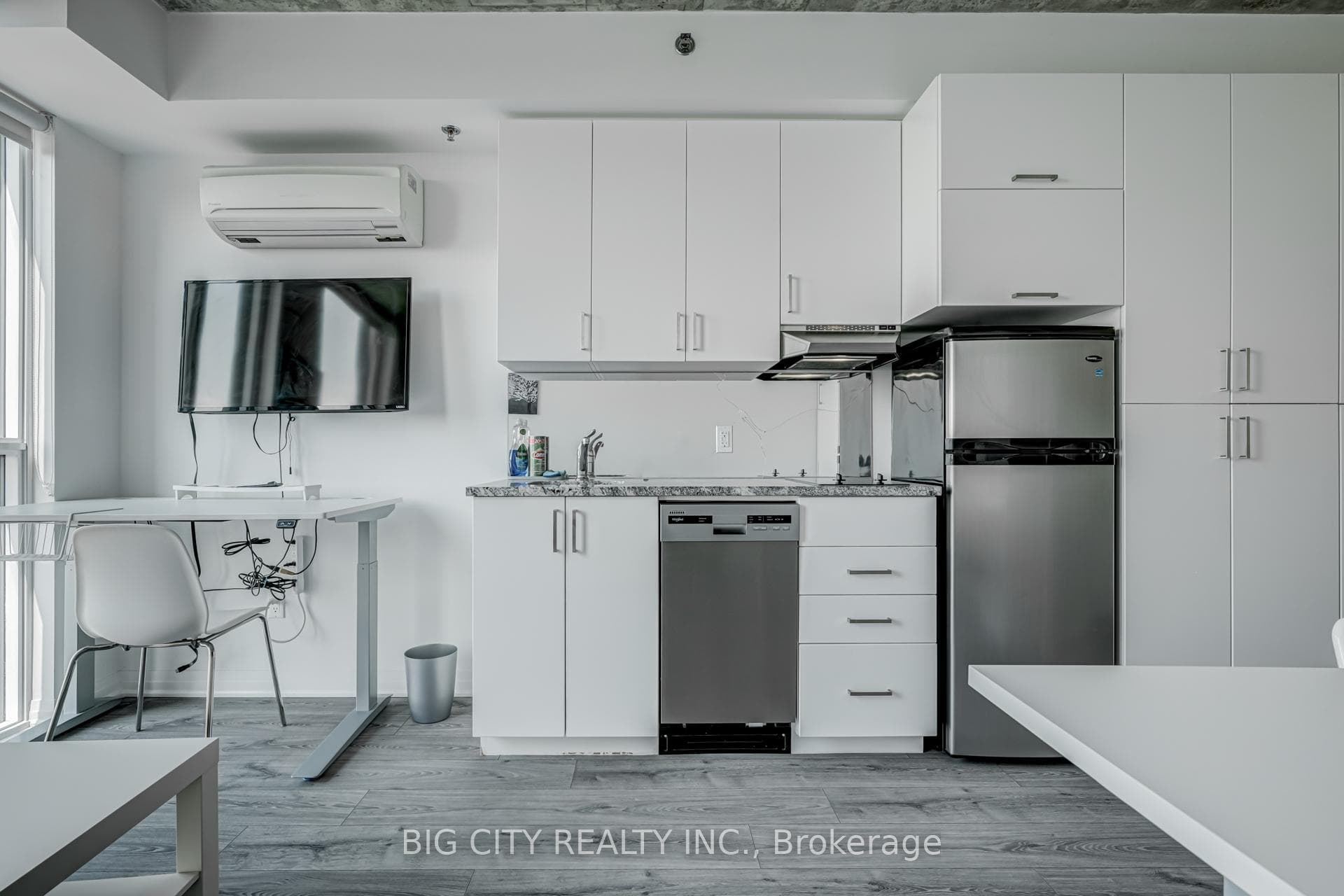 1900 Simcoe Street Unit 515 photo 11