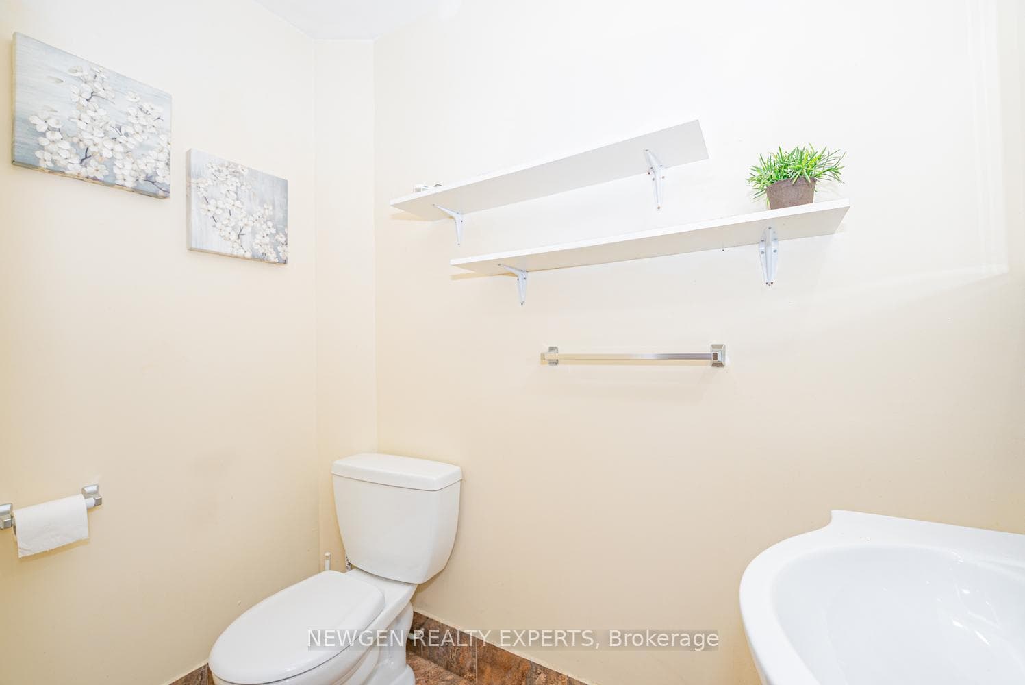 592A Danforth Road photo 18