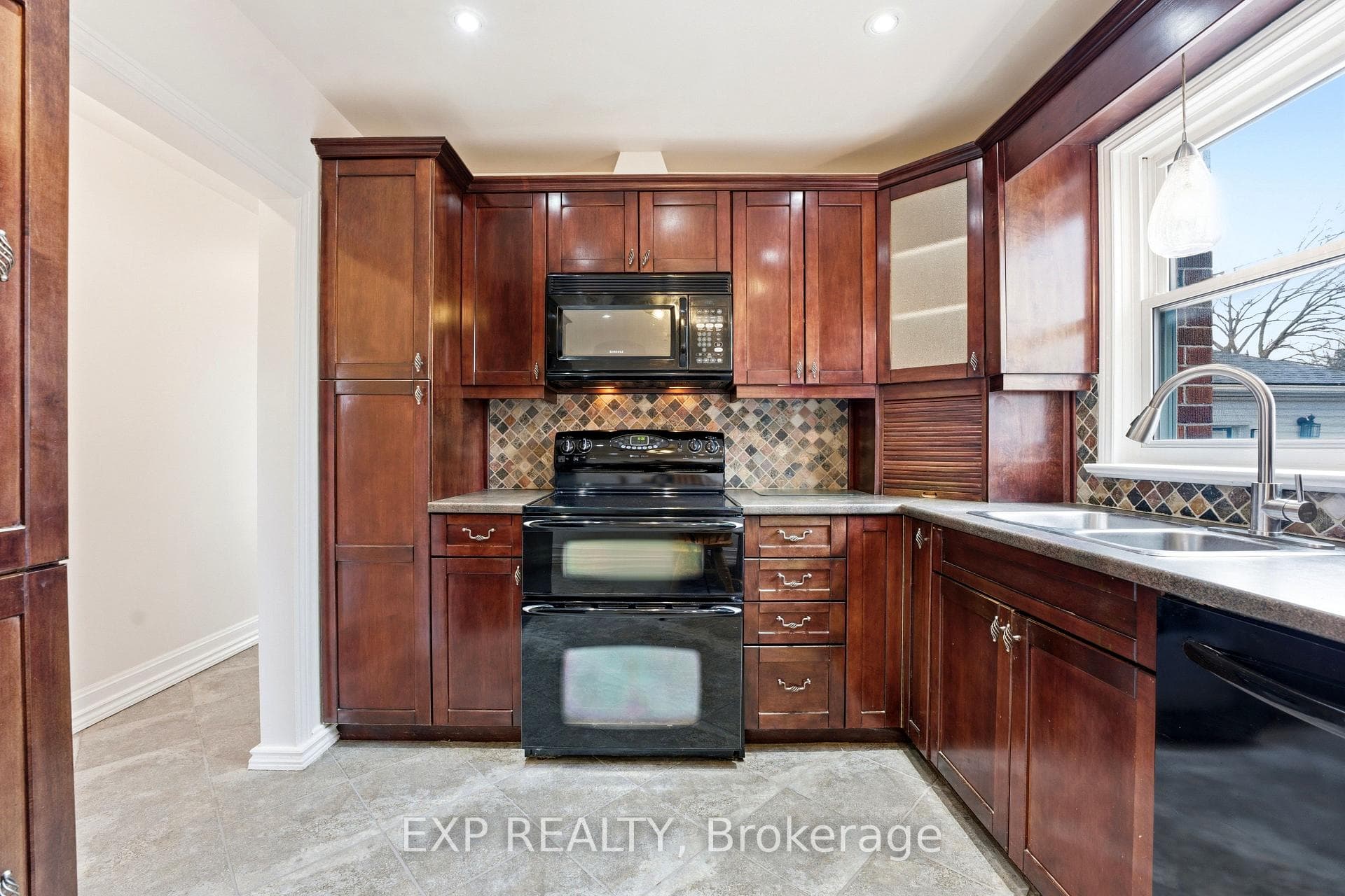 1110 Eagle Street photo 5