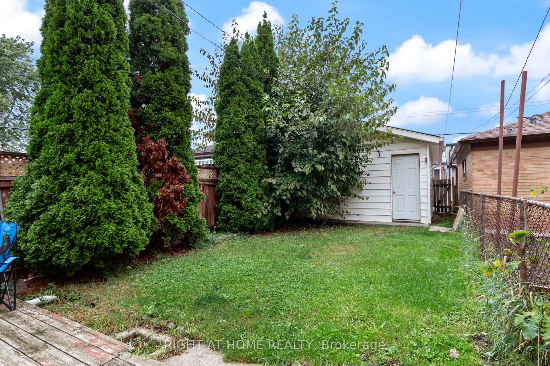 147 Harvie Avenue photo 16