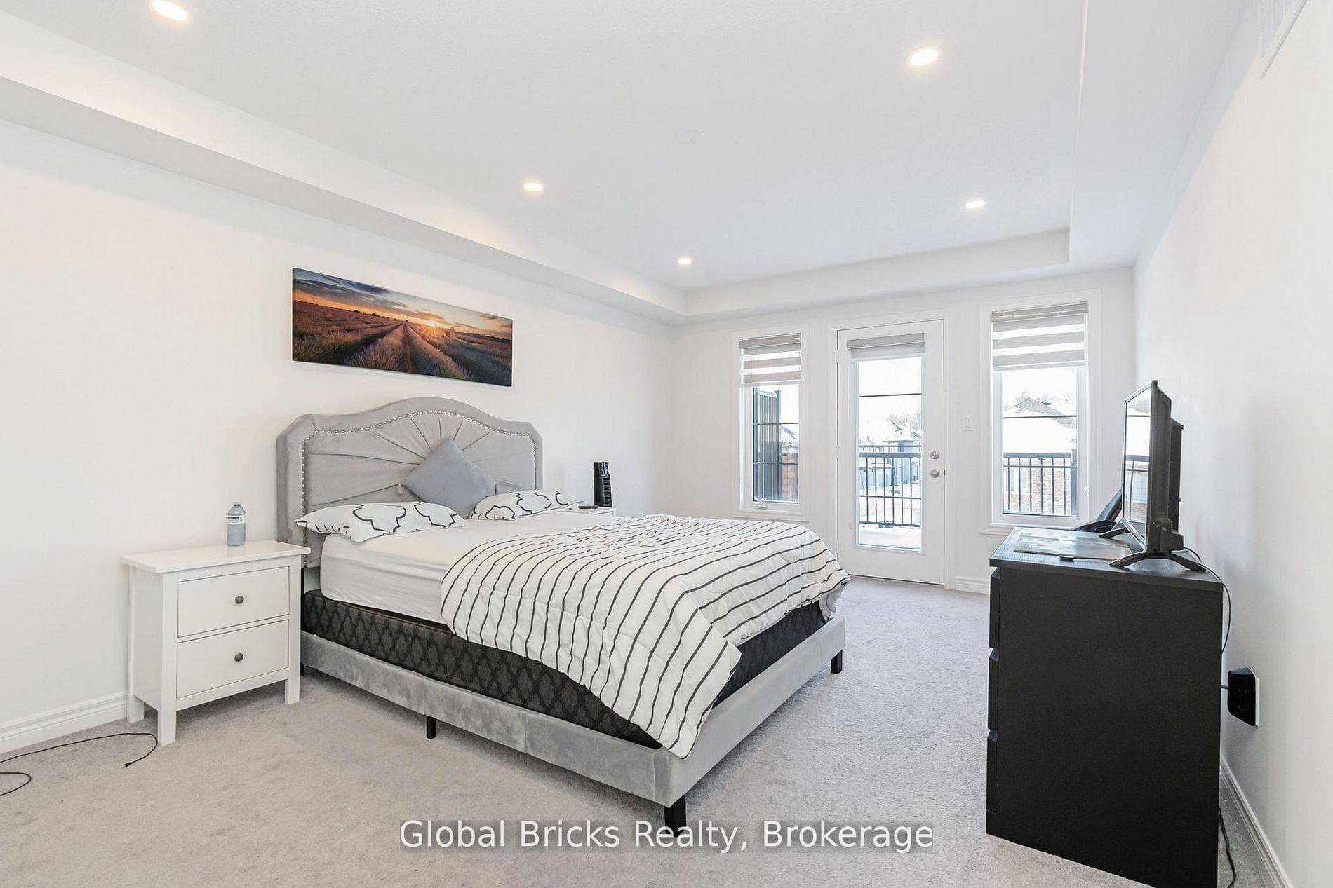 49 Burnhamthorpe Road photo 32