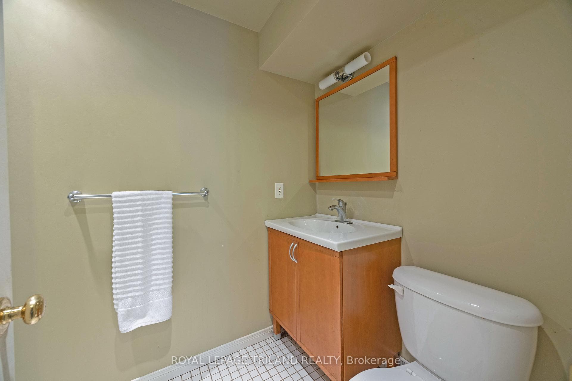 235 Rossmore Court photo 25