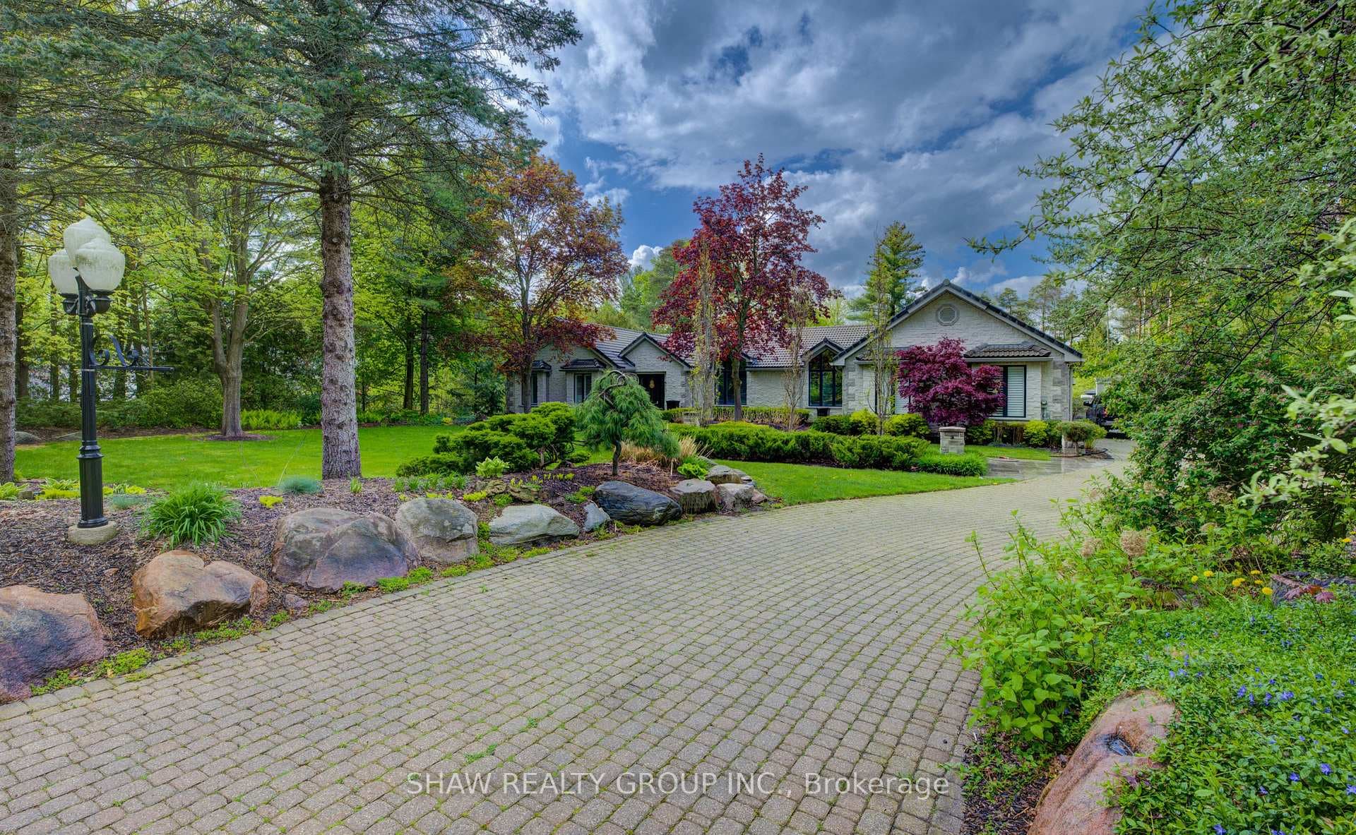 988 Stonebrook Road photo 1