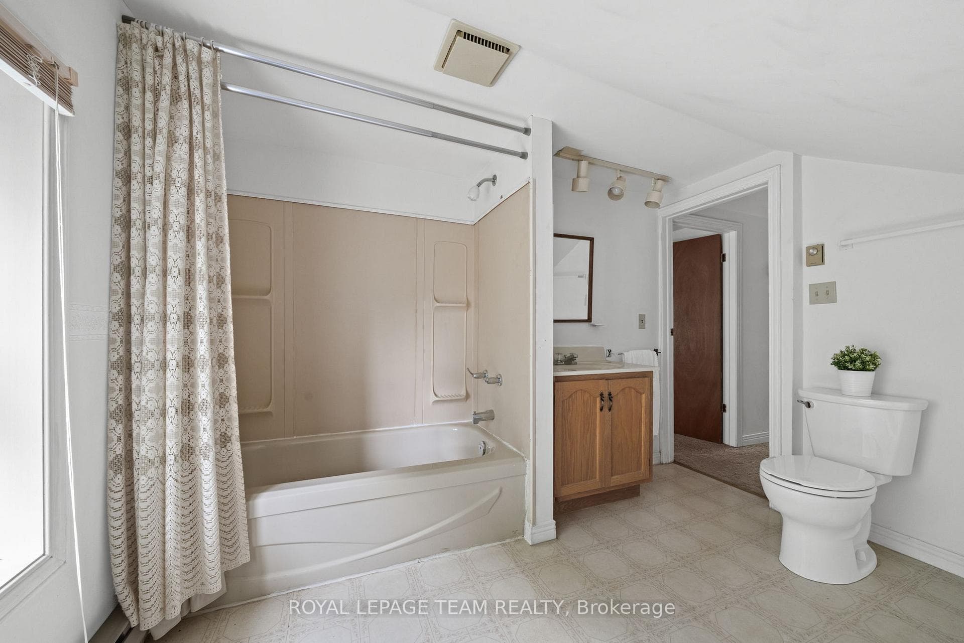 634 Elgin Street photo 34