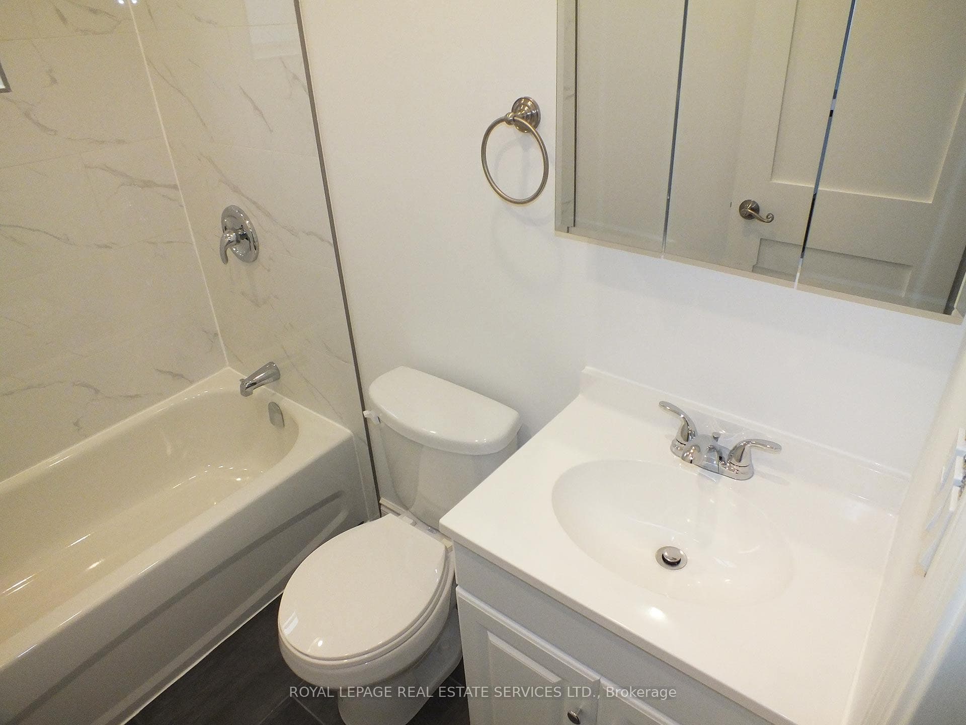 322 Lakeshore Road Unit 11 photo 12