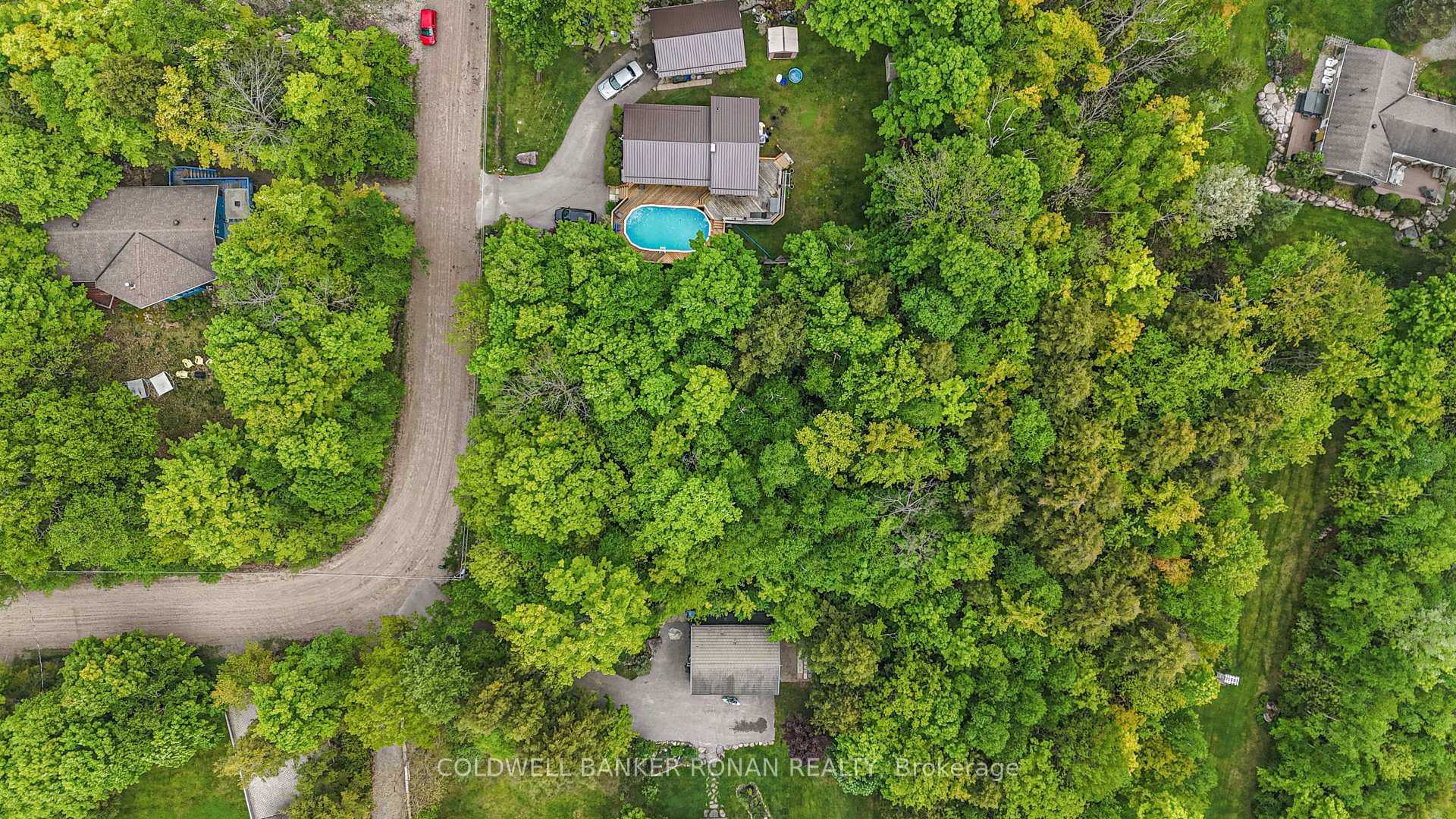 524 Seneca Crescent photo 1