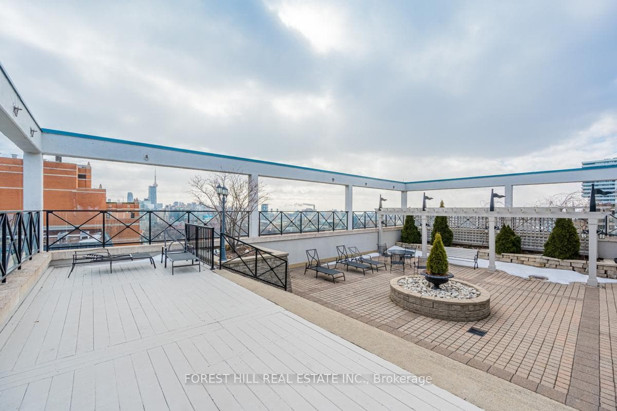 102 Bloor Street Unit 1007 photo 27