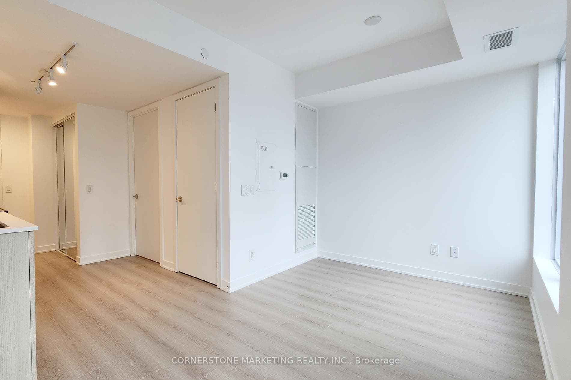 100 Queen Street Unit 1616 photo 3