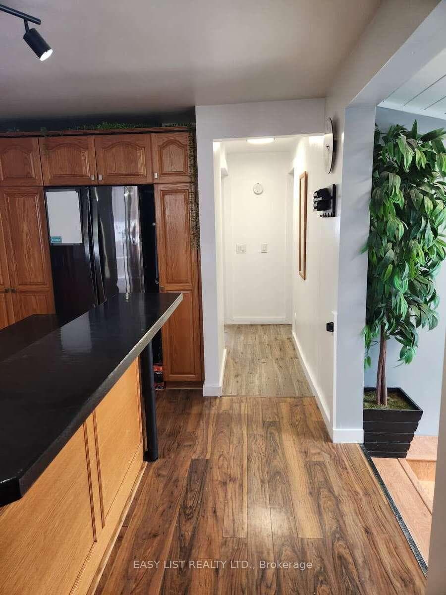 516 Bay Street photo 9