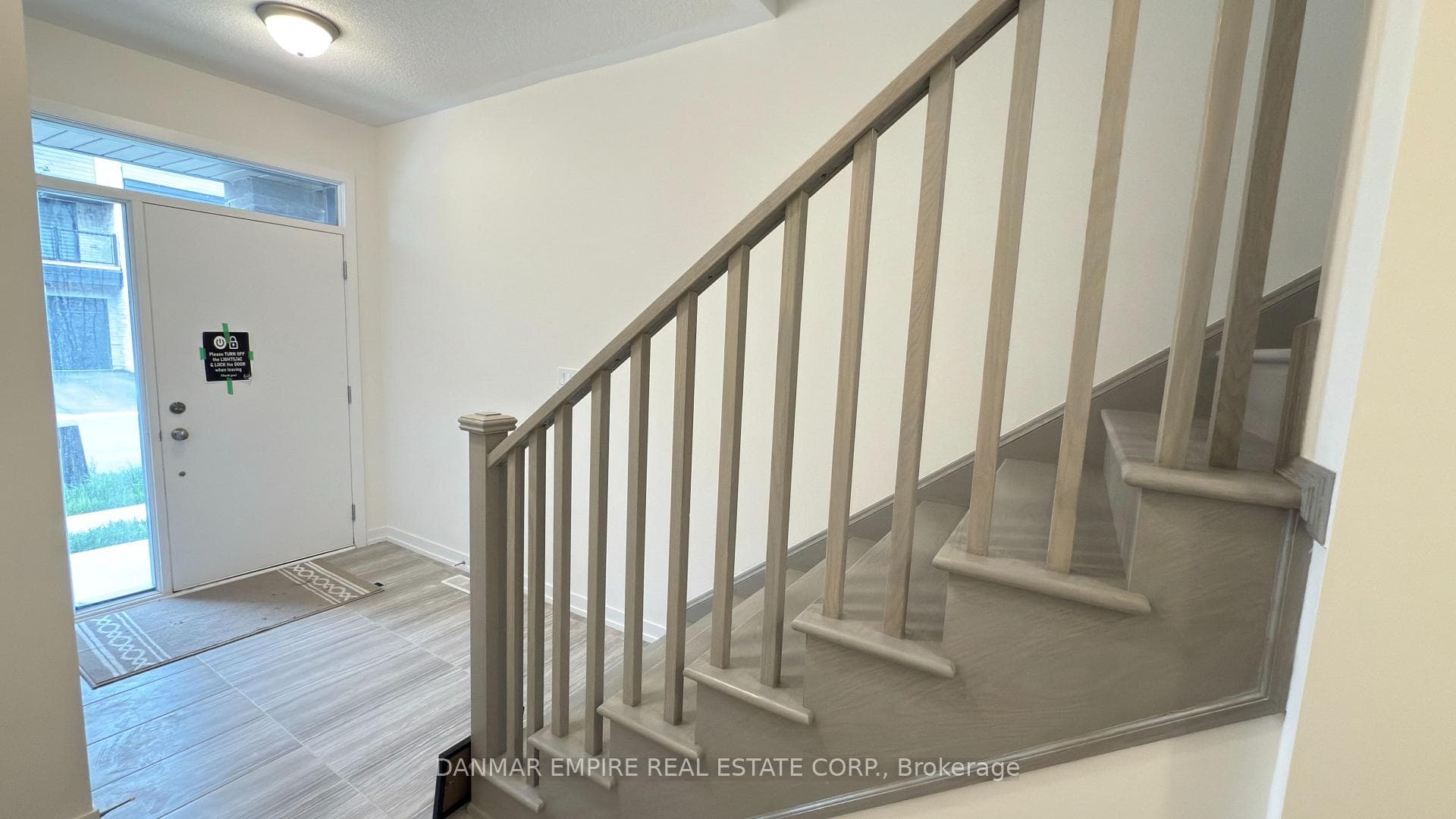 1546 Moonseed Place photo 5