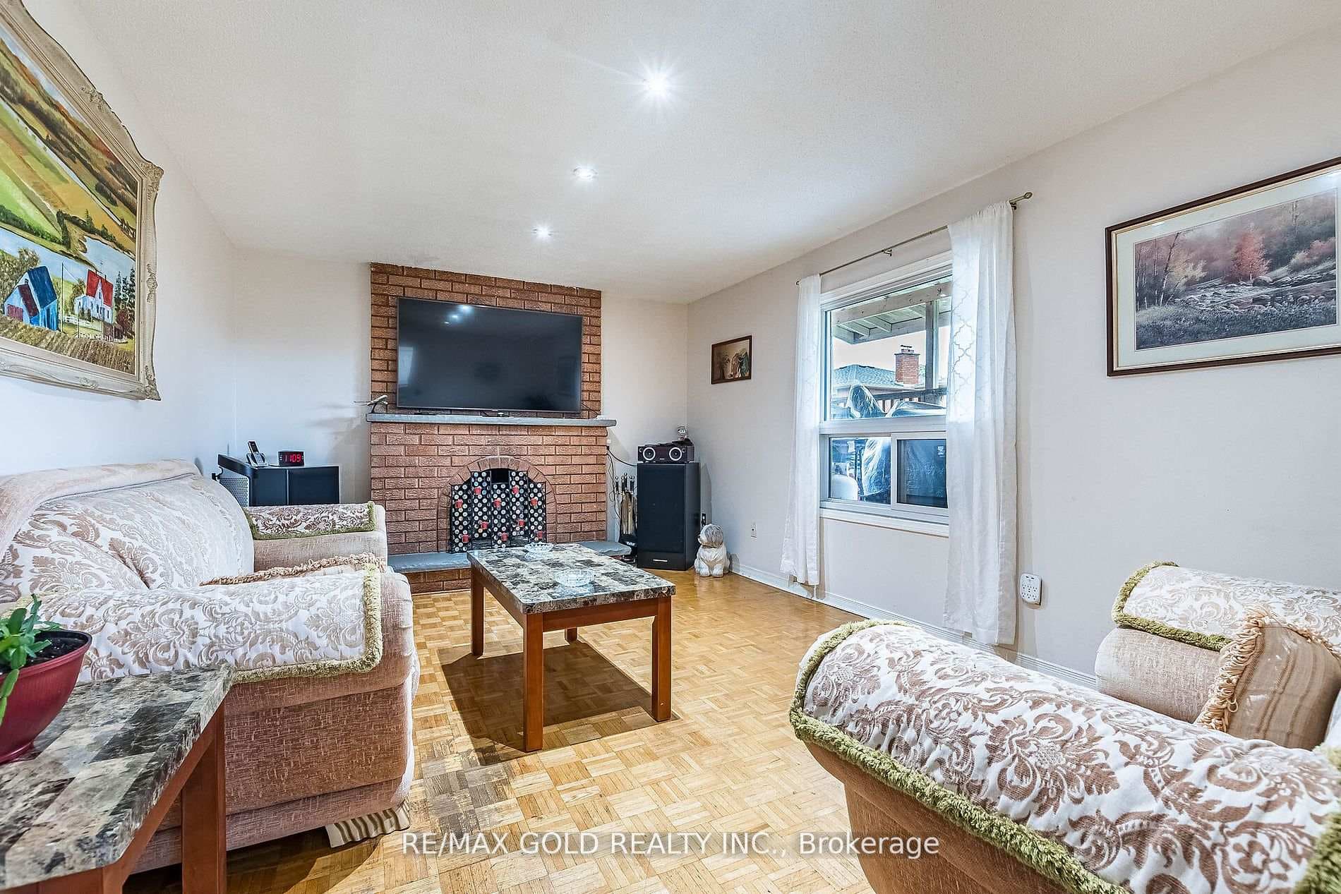 145 Sunforest Drive photo 7