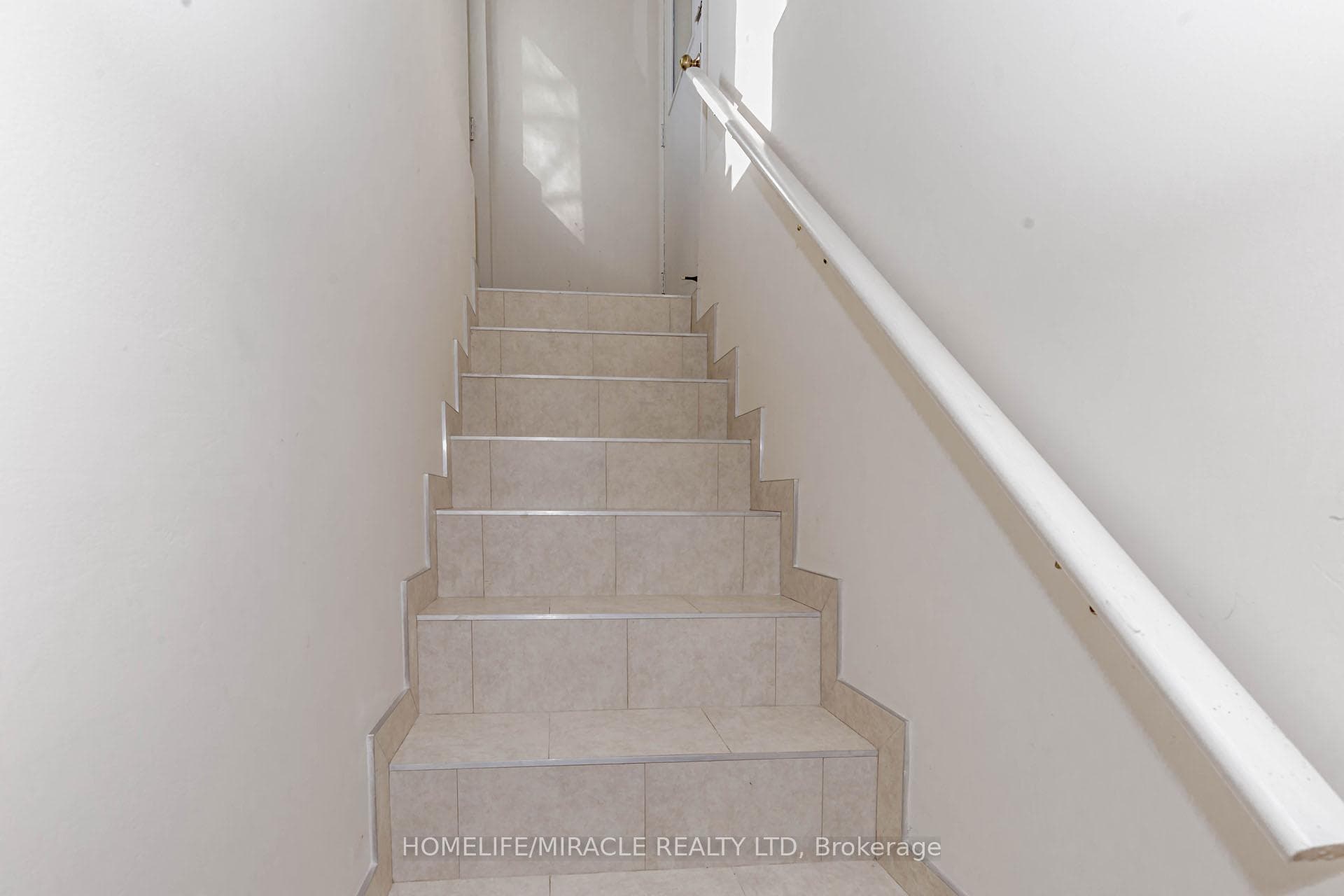 2484 Claymore Crescent photo 36