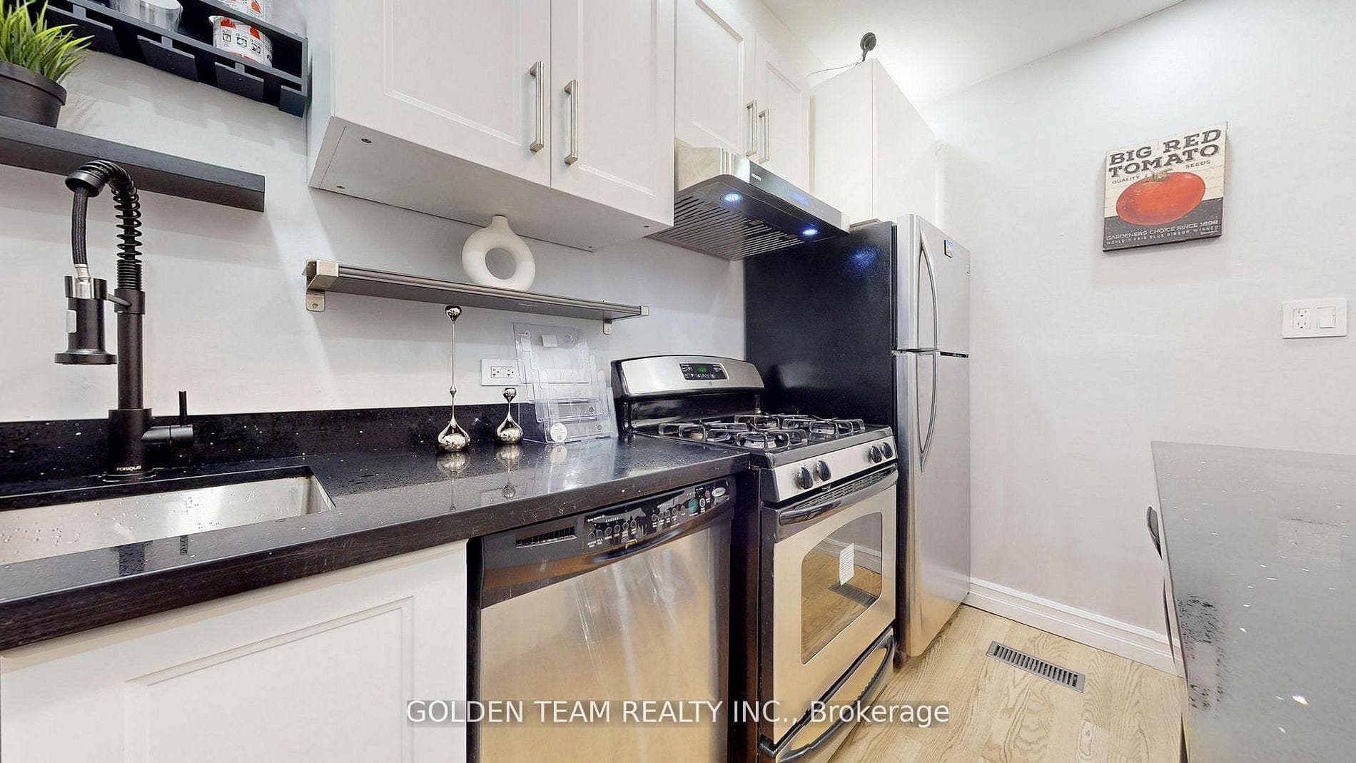 259 Claremont Street photo 13