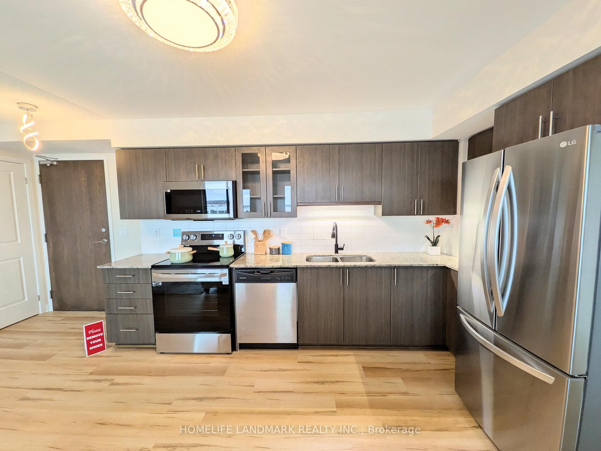 75 Norman Bethune Avenue Unit 718 photo 2