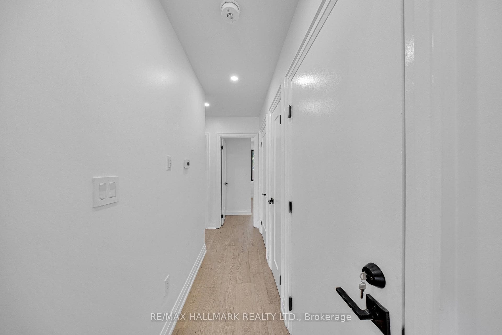 978 Midland Avenue photo 19