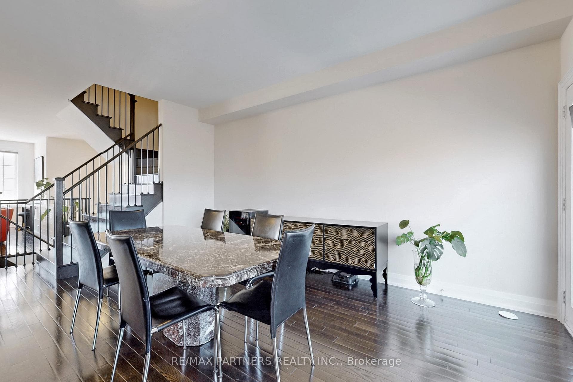 21 Plowman Lane photo 8