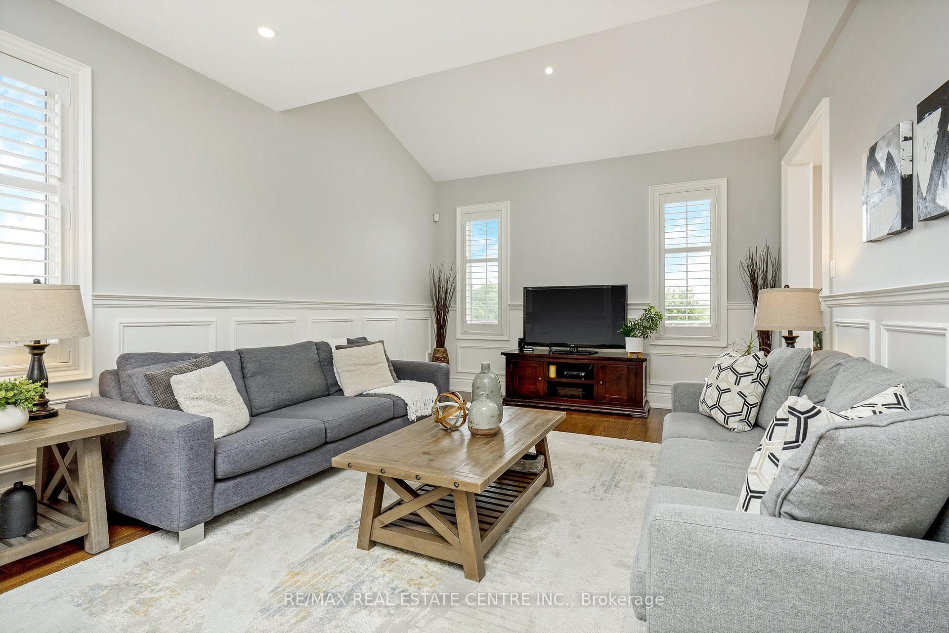 1035 Donnelly Street photo 7