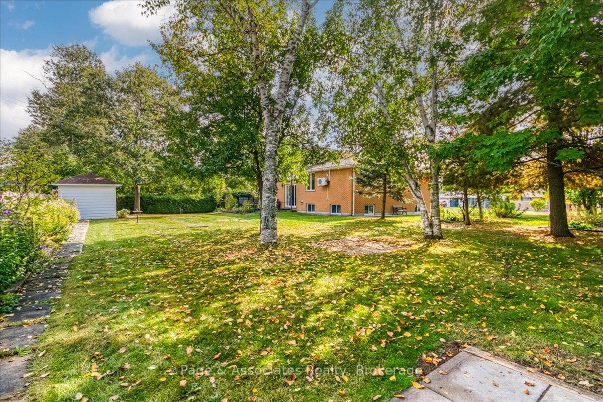 1688 Richard Street photo 7
