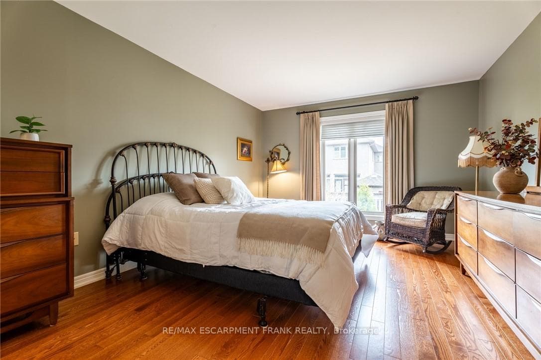 345 Southcote Road photo 25