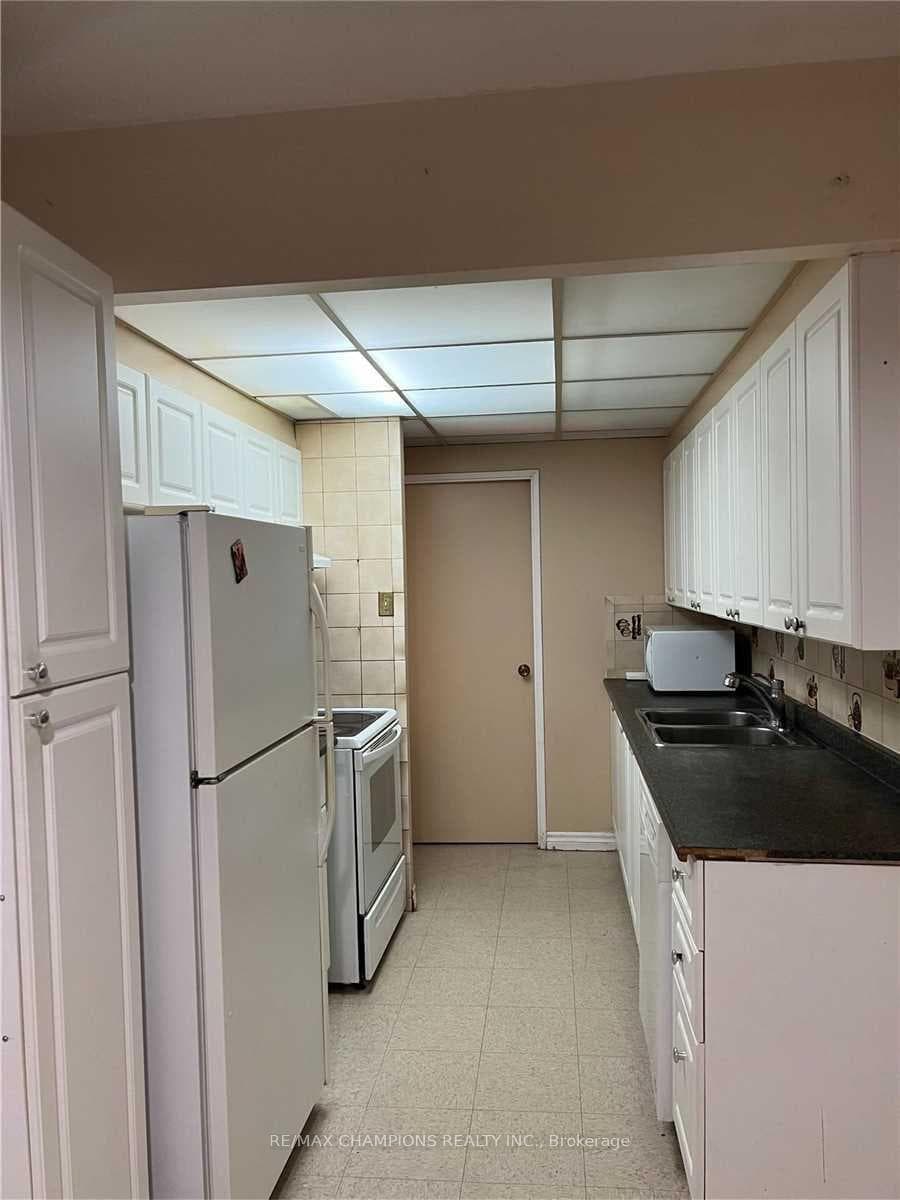1275 Markham Road Unit 603 photo 18