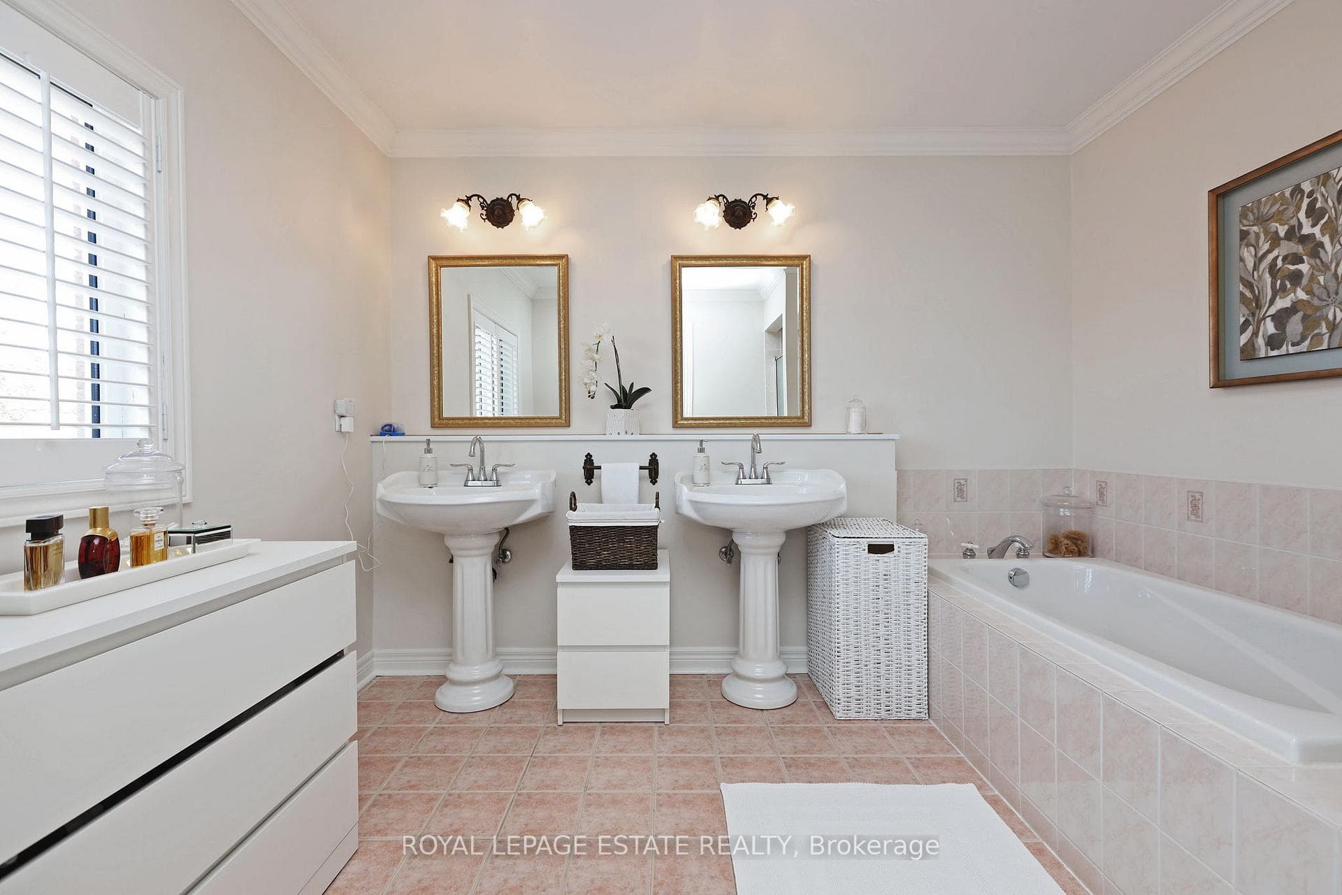 20 Royal Ridge Crescent photo 30