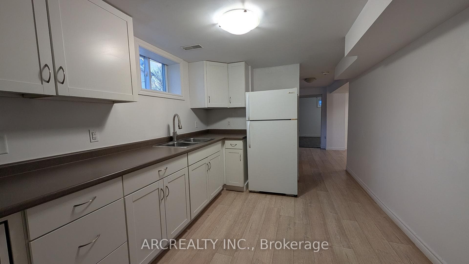 149 Gunn Street Unit Lower photo 7
