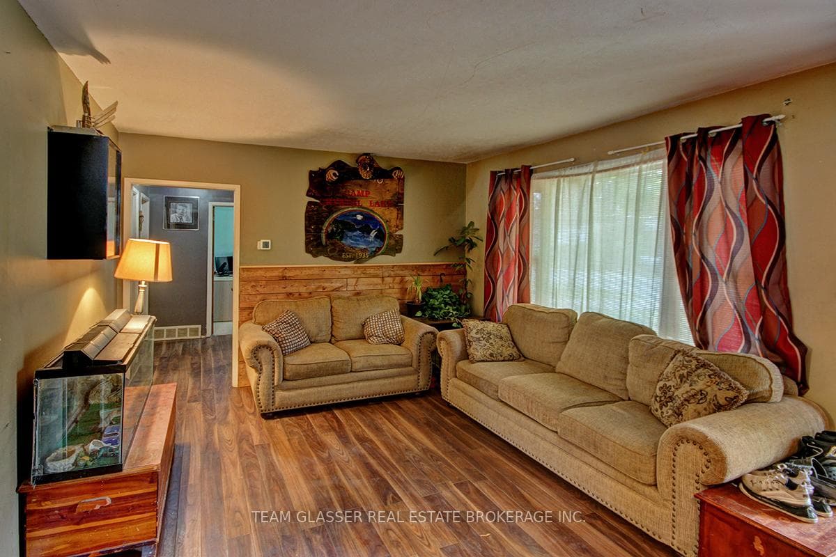 1656 MOFFATT Avenue photo 9